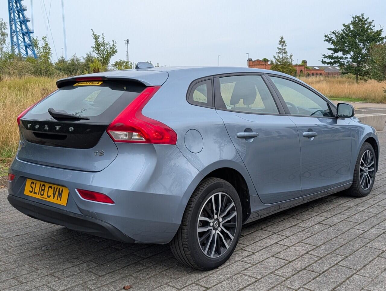 Volvo V40 view 3