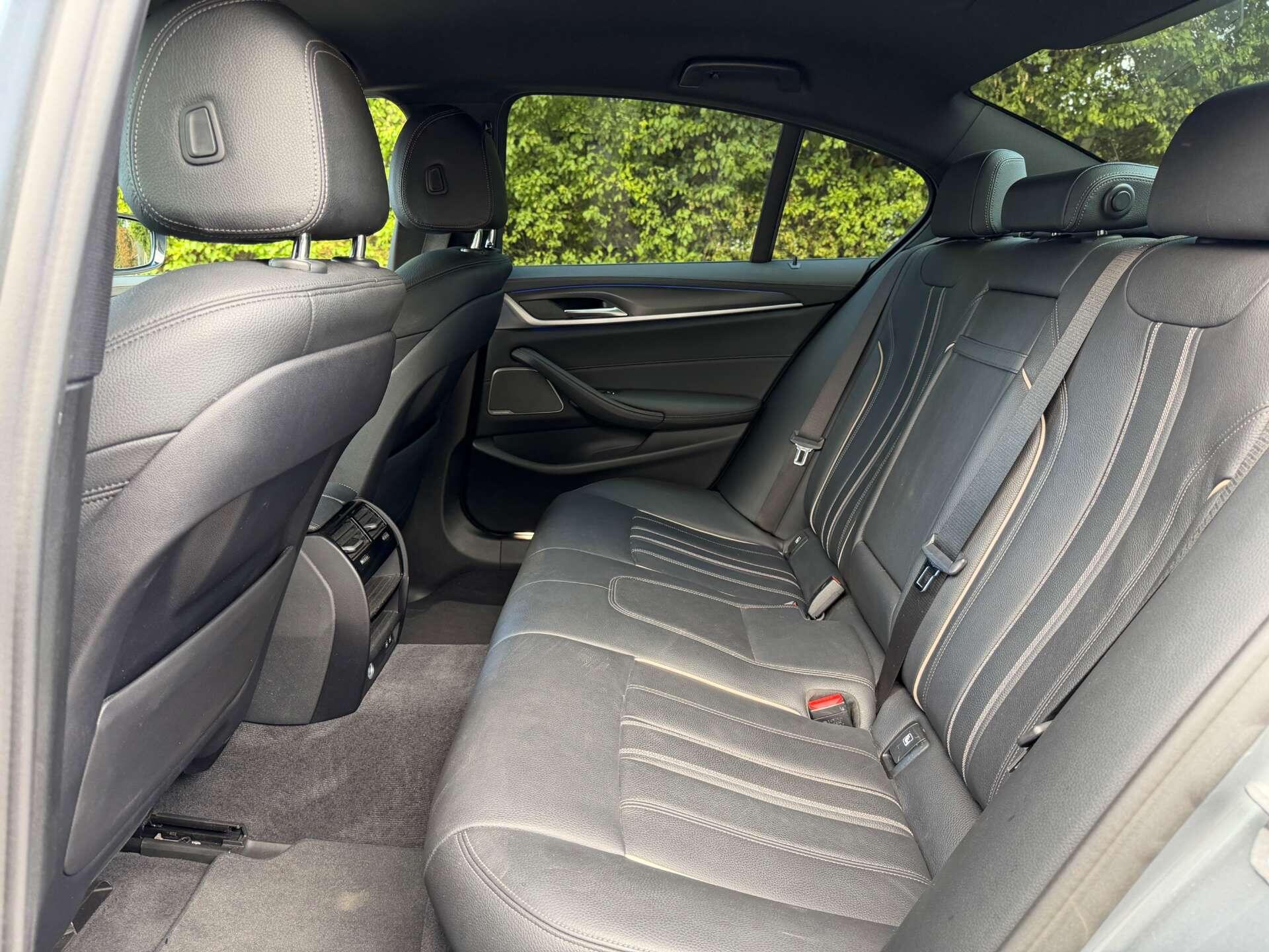 BMW 5 Series view 31