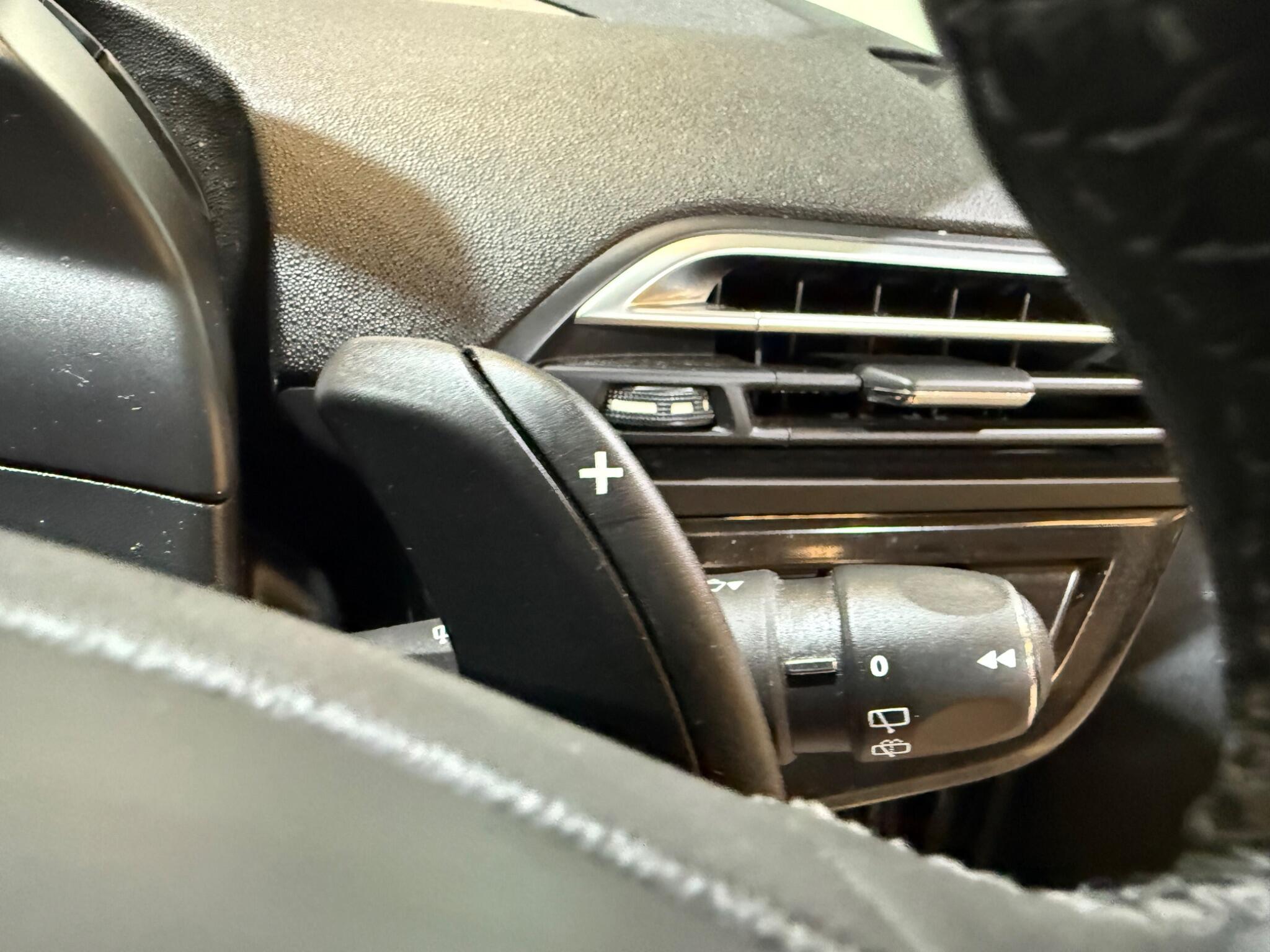Citroen Grand C4 Picasso view 33