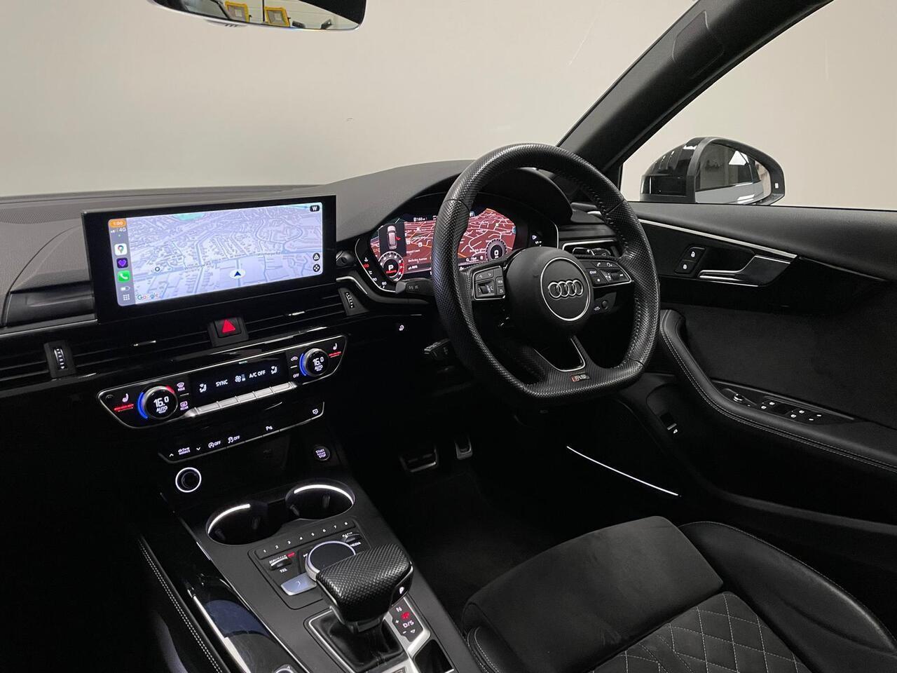 Audi RS4 view 24