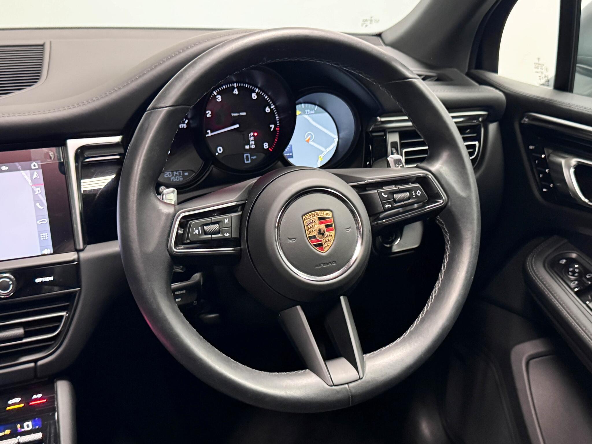 Porsche Macan view 28