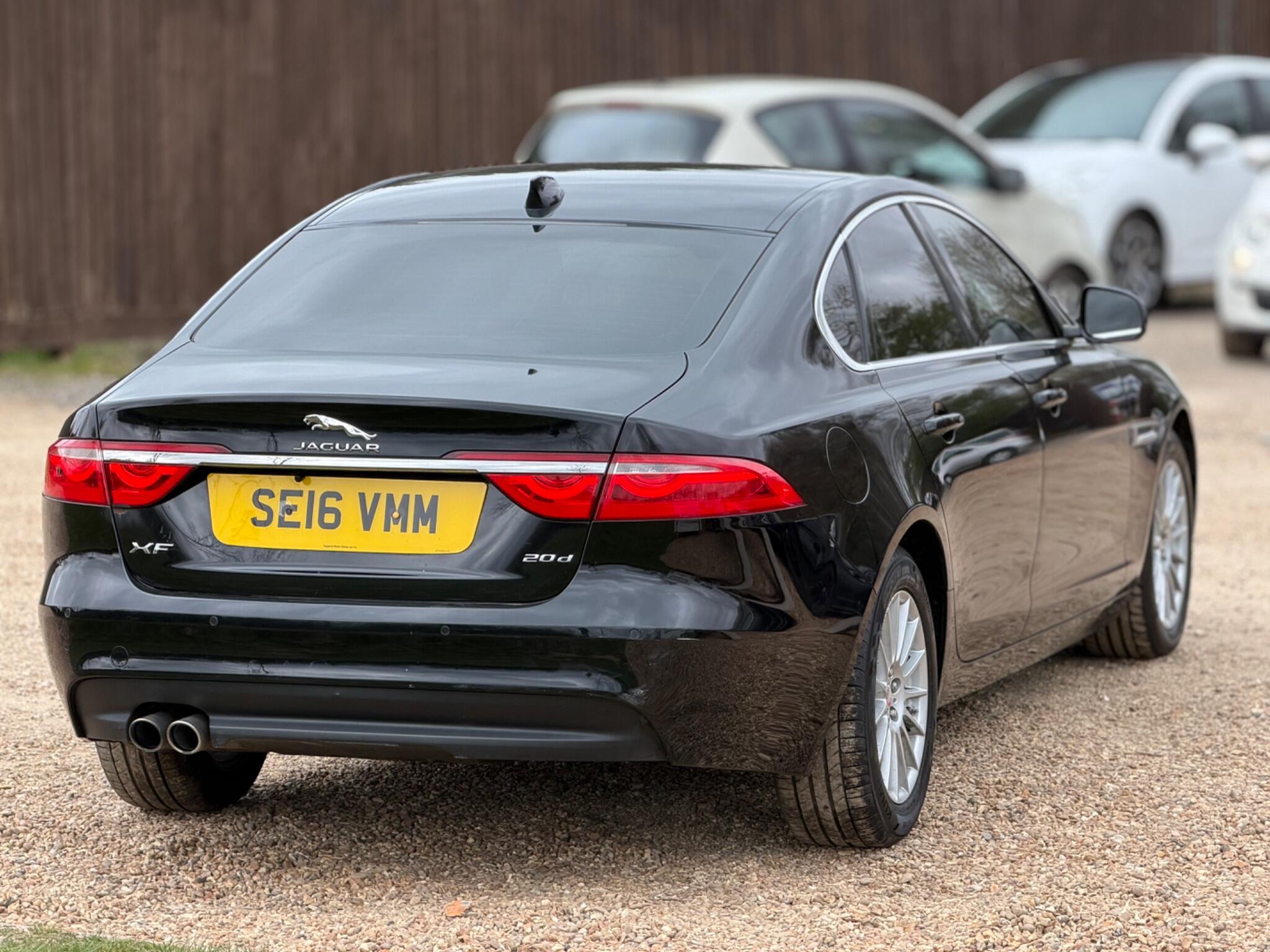 2016 Jaguar XF 2.0d Prestige Auto Euro 6 (s/s) 4dr image 13