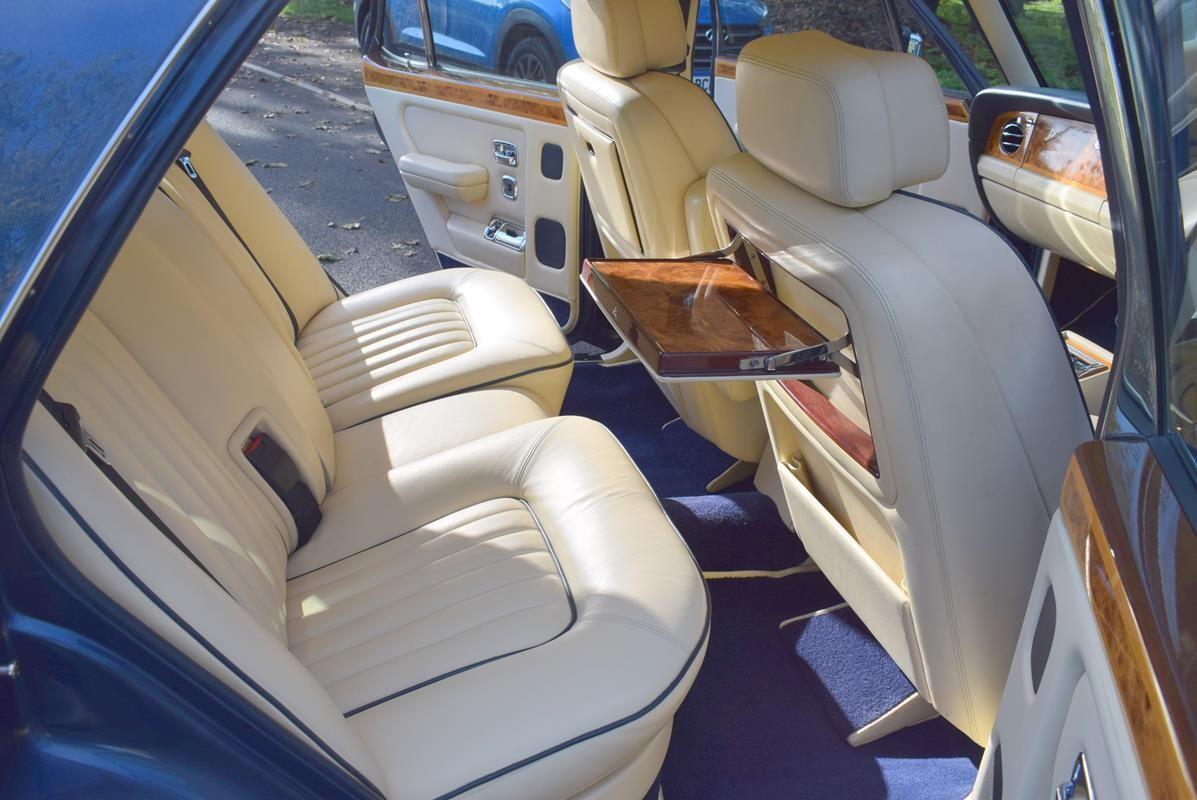 Rolls-Royce Silver Spirit view 5