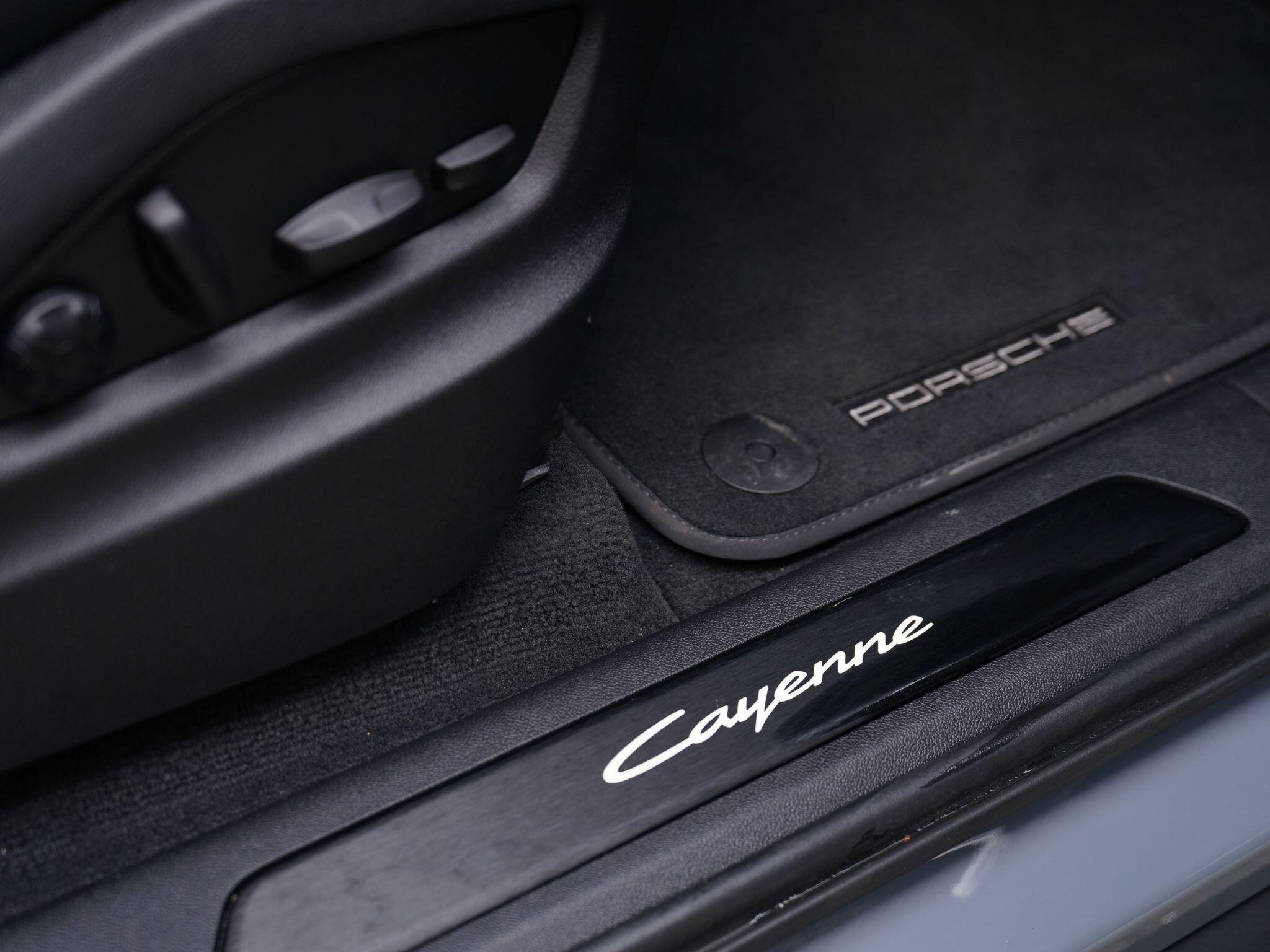 Porsche Cayenne view 120