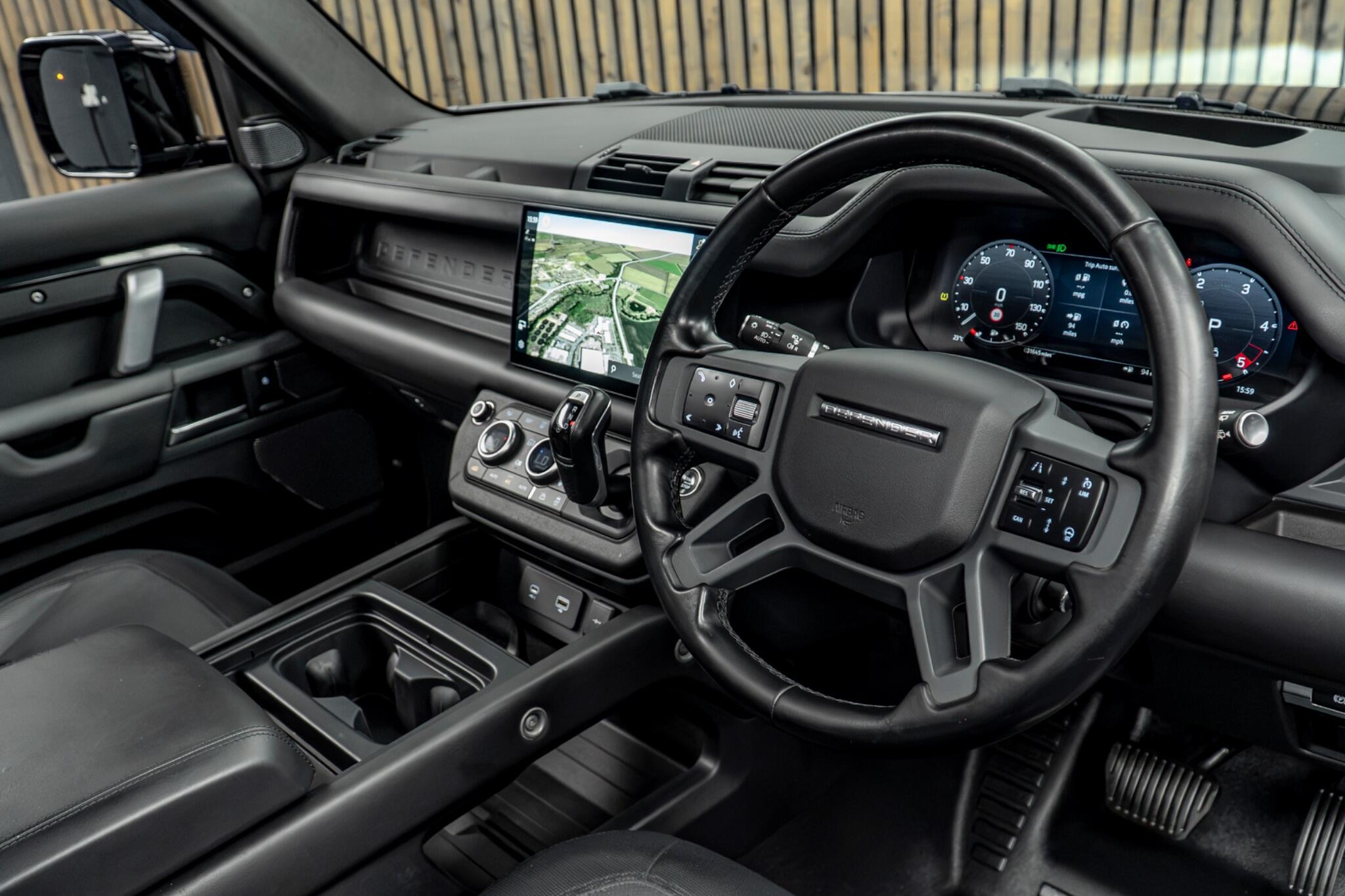 Land Rover Defender 110 view 23