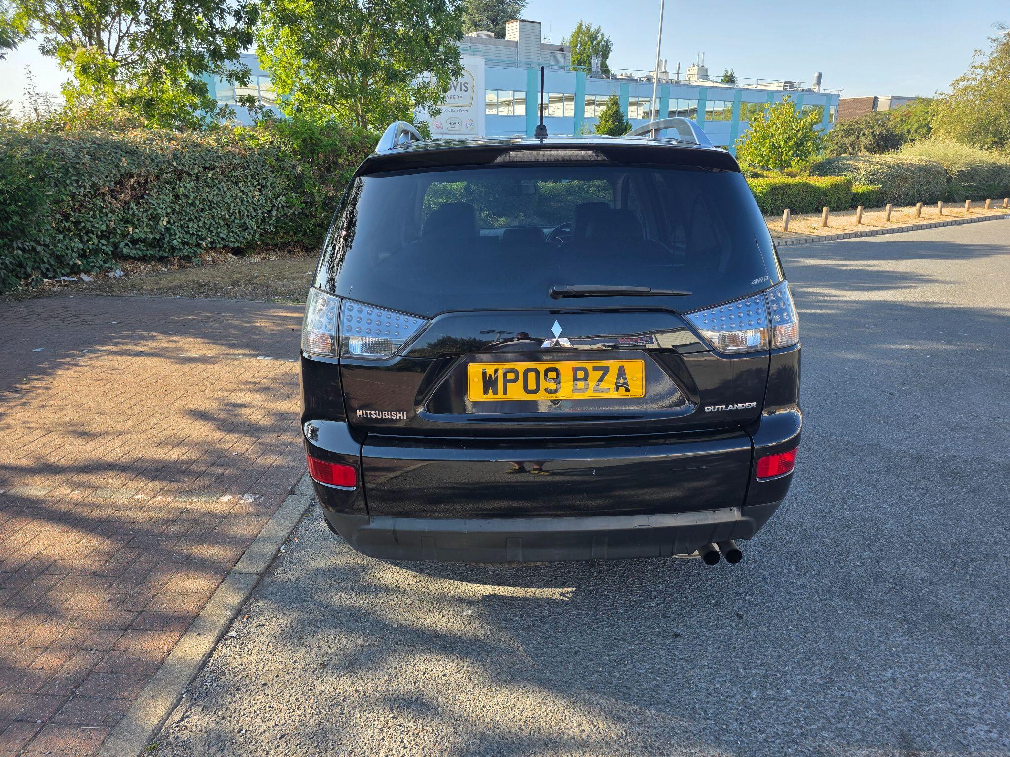 Mitsubishi Outlander view 8