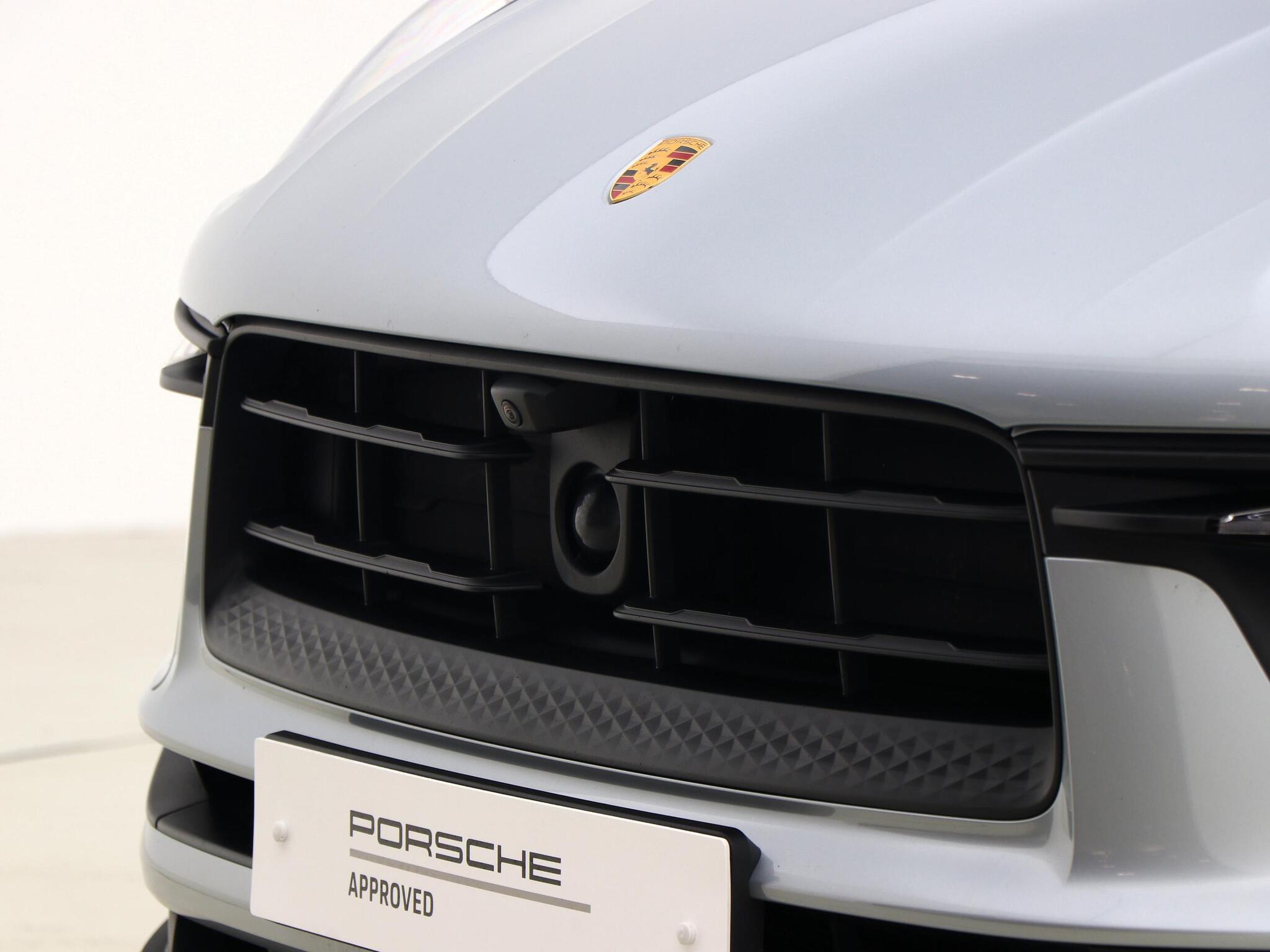 Porsche Macan view 14