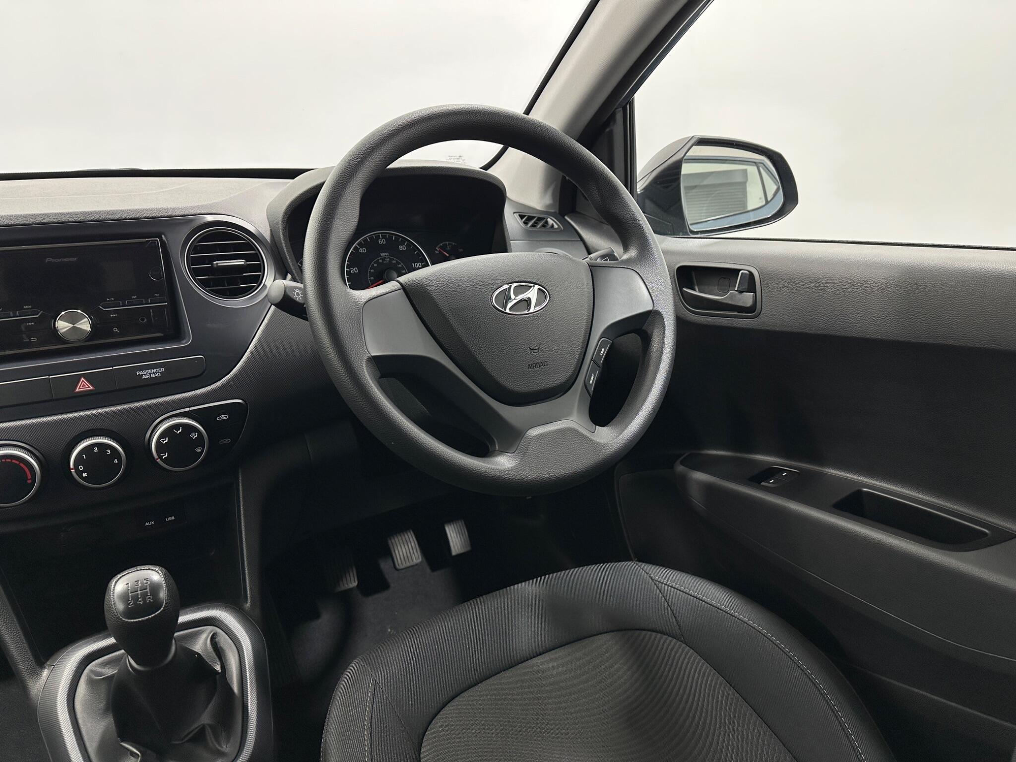 Hyundai i10 view 12