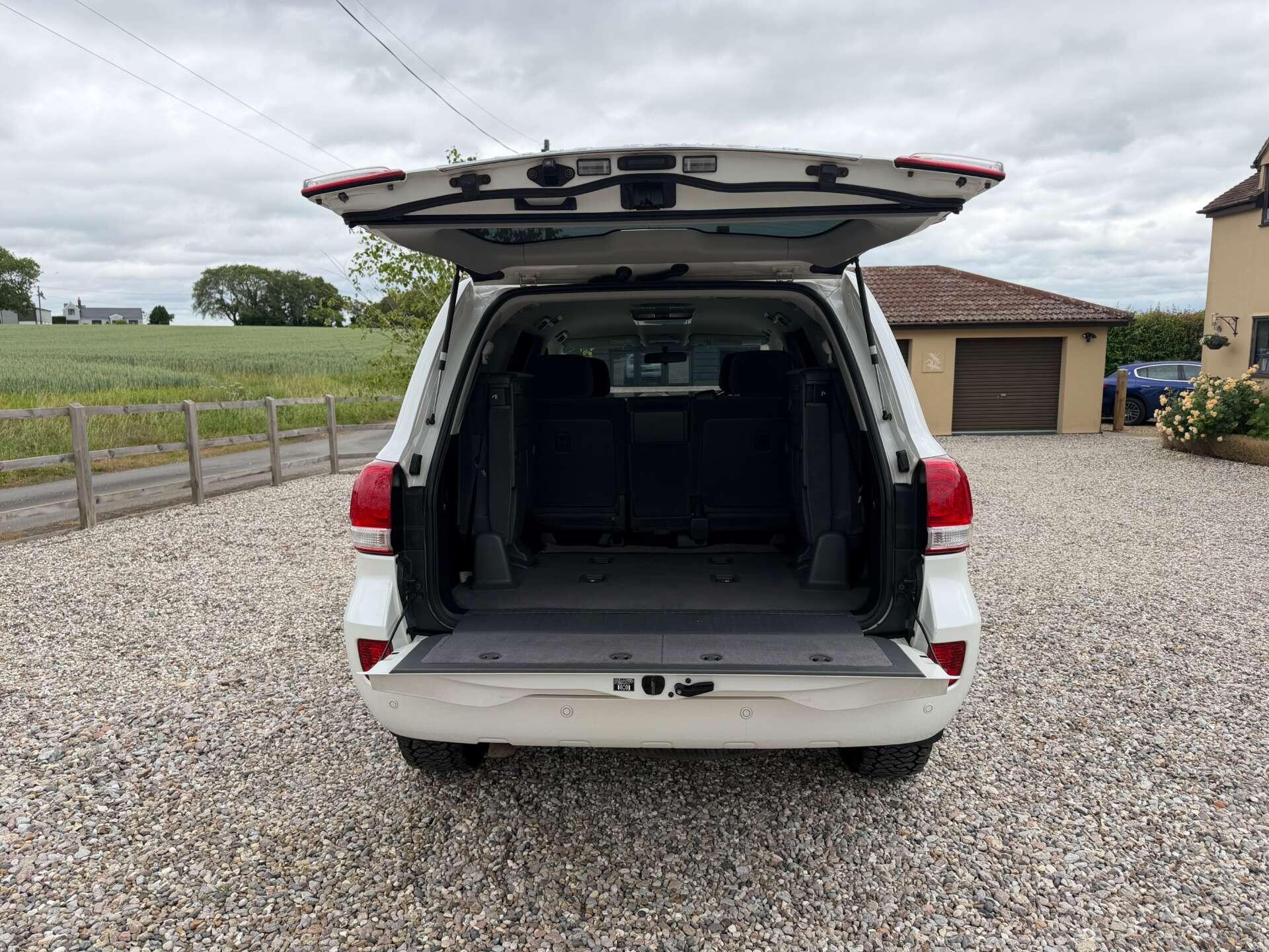 Toyota Land Cruiser view 9