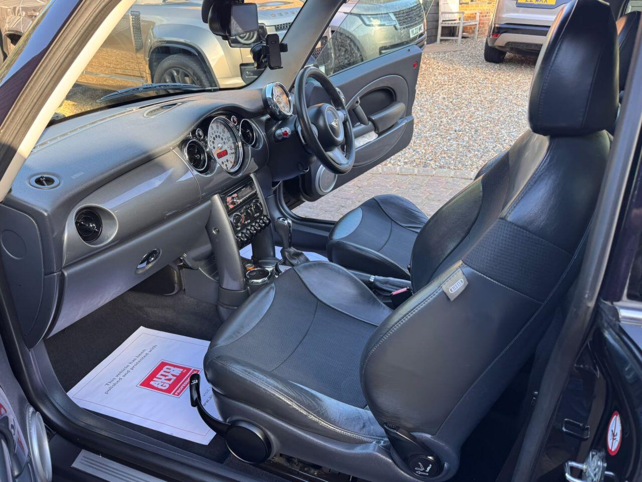 Mini Hatch view 10