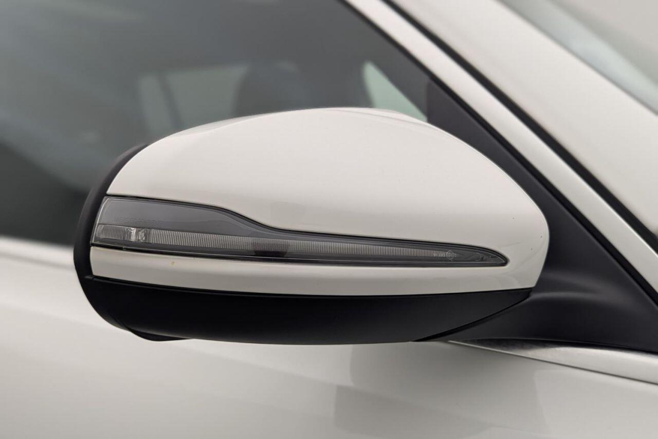 Mercedes-Benz Eqb view 46