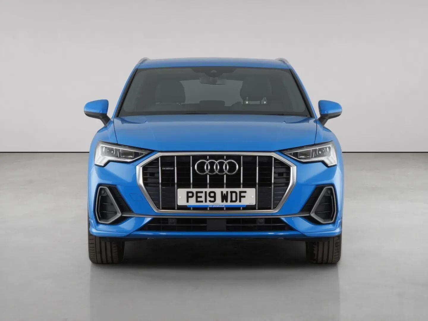 Audi Q3 view 5