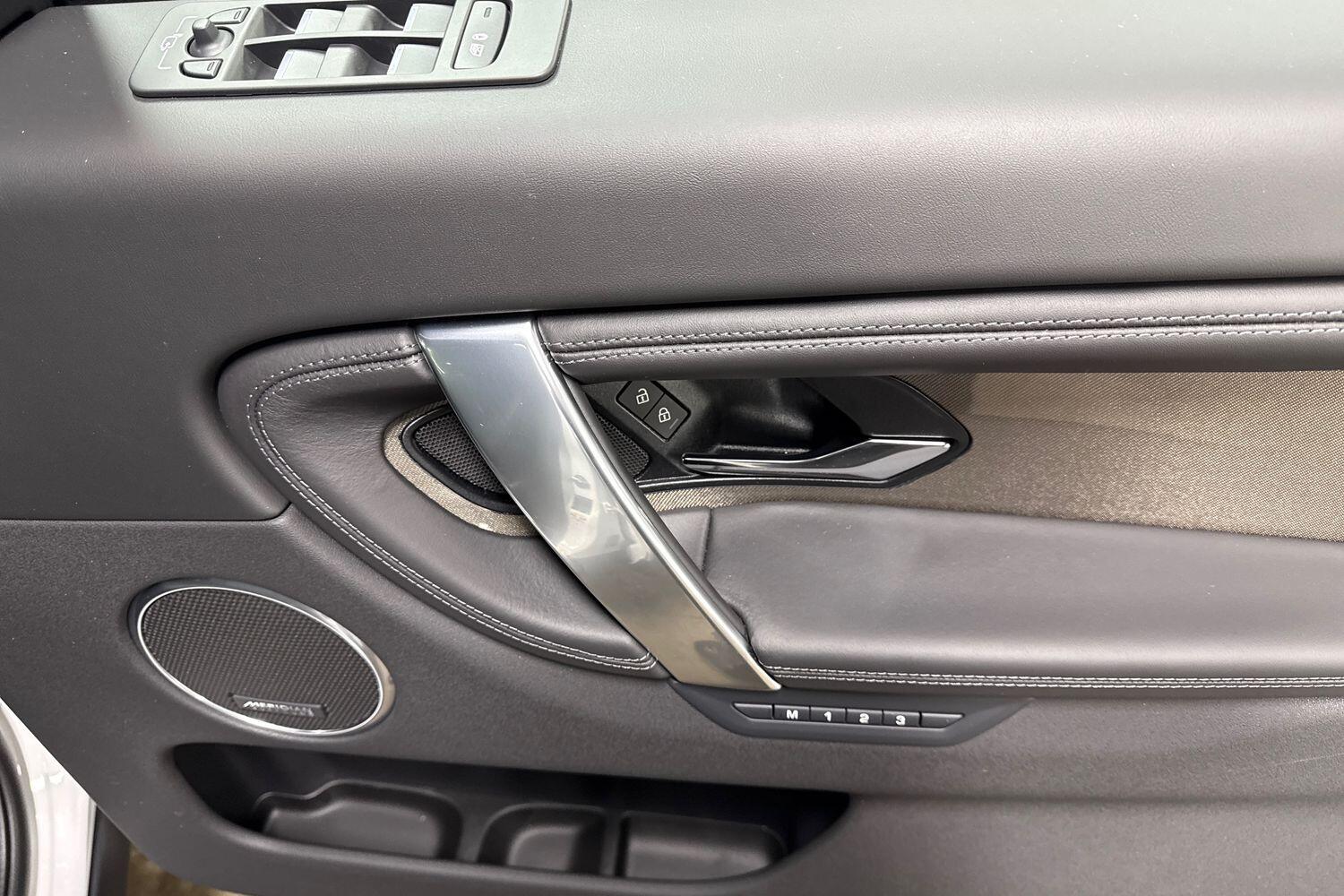 Land Rover Discovery Sport view 21