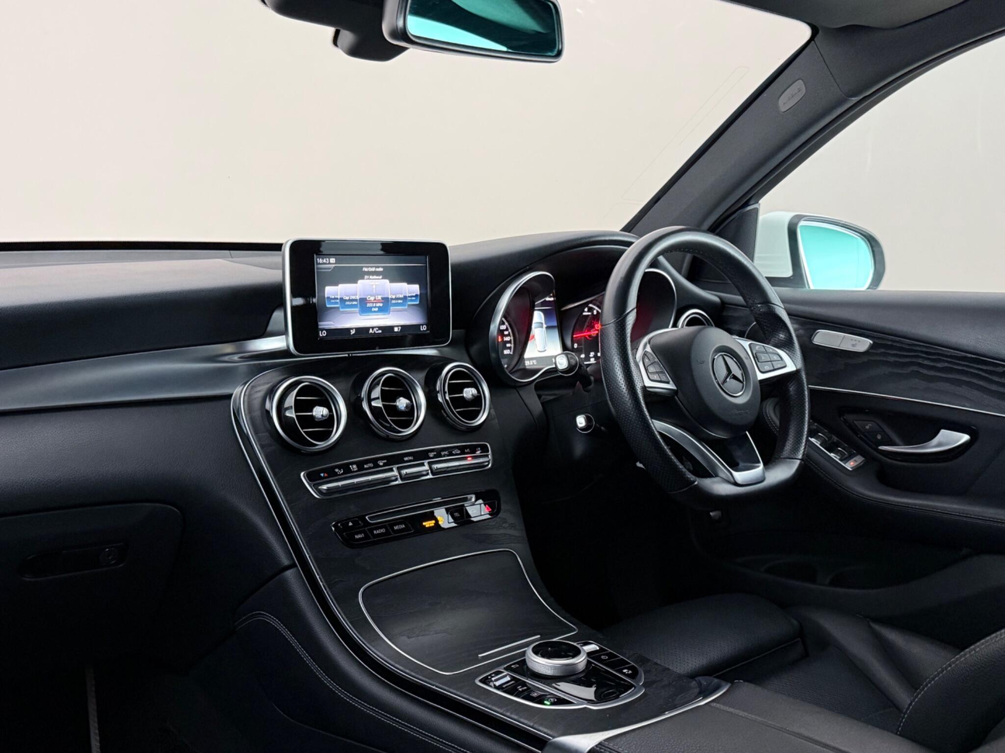 Mercedes-Benz GLC view 4