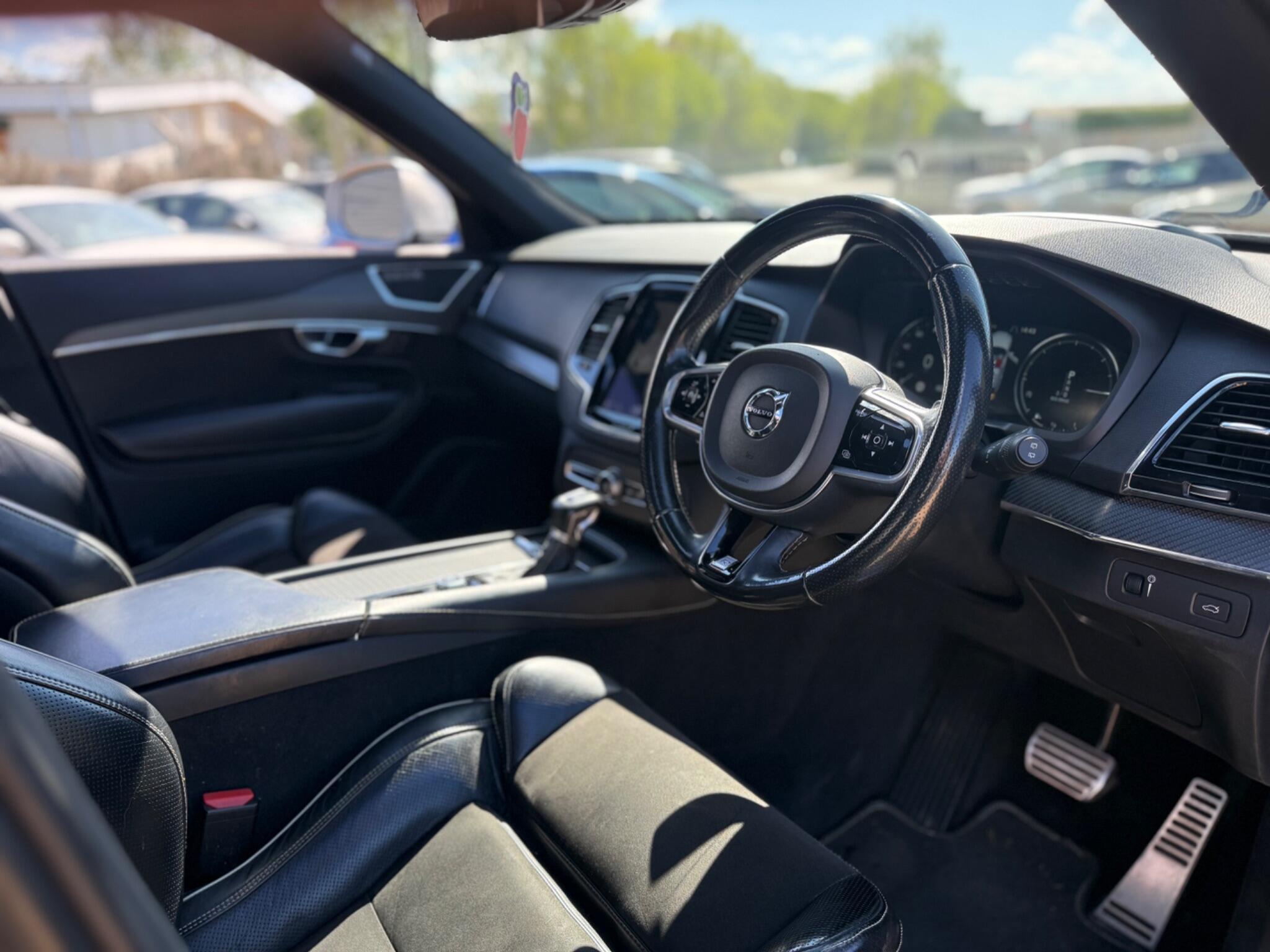 Volvo XC90 view 13