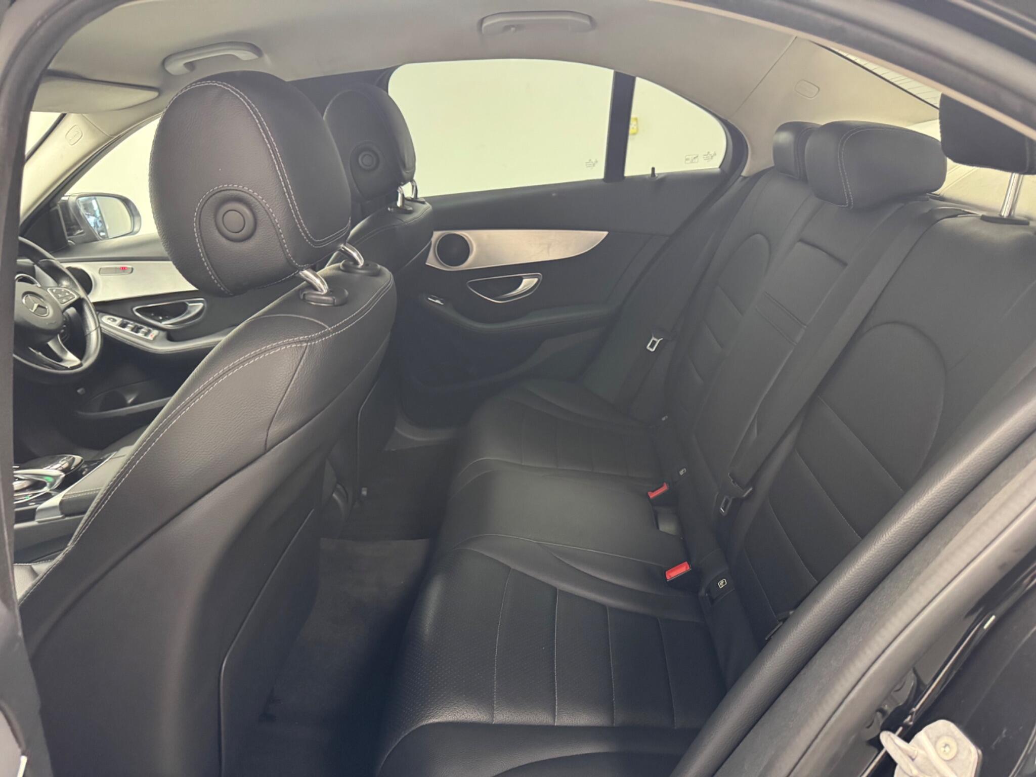 Mercedes-Benz C-Class view 23