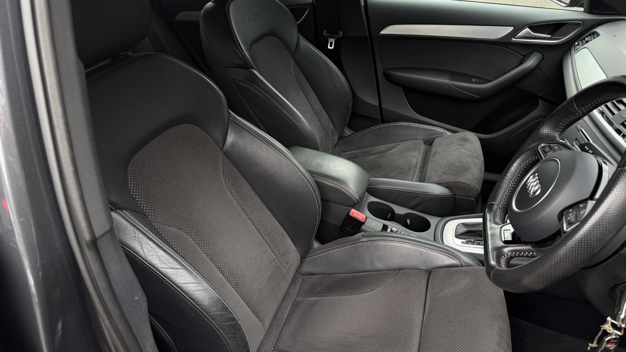 Audi Q3 view 24
