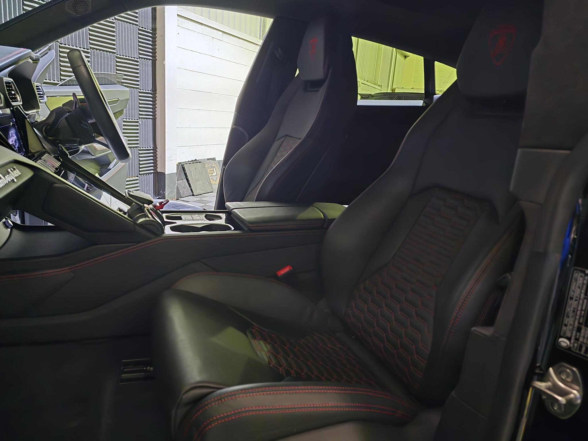 Lamborghini Urus view 11