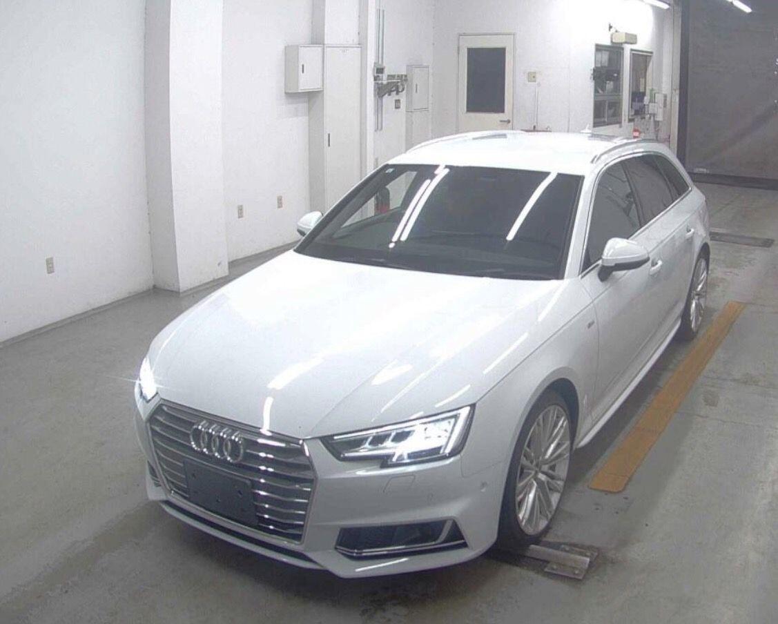 Audi A4 view 4