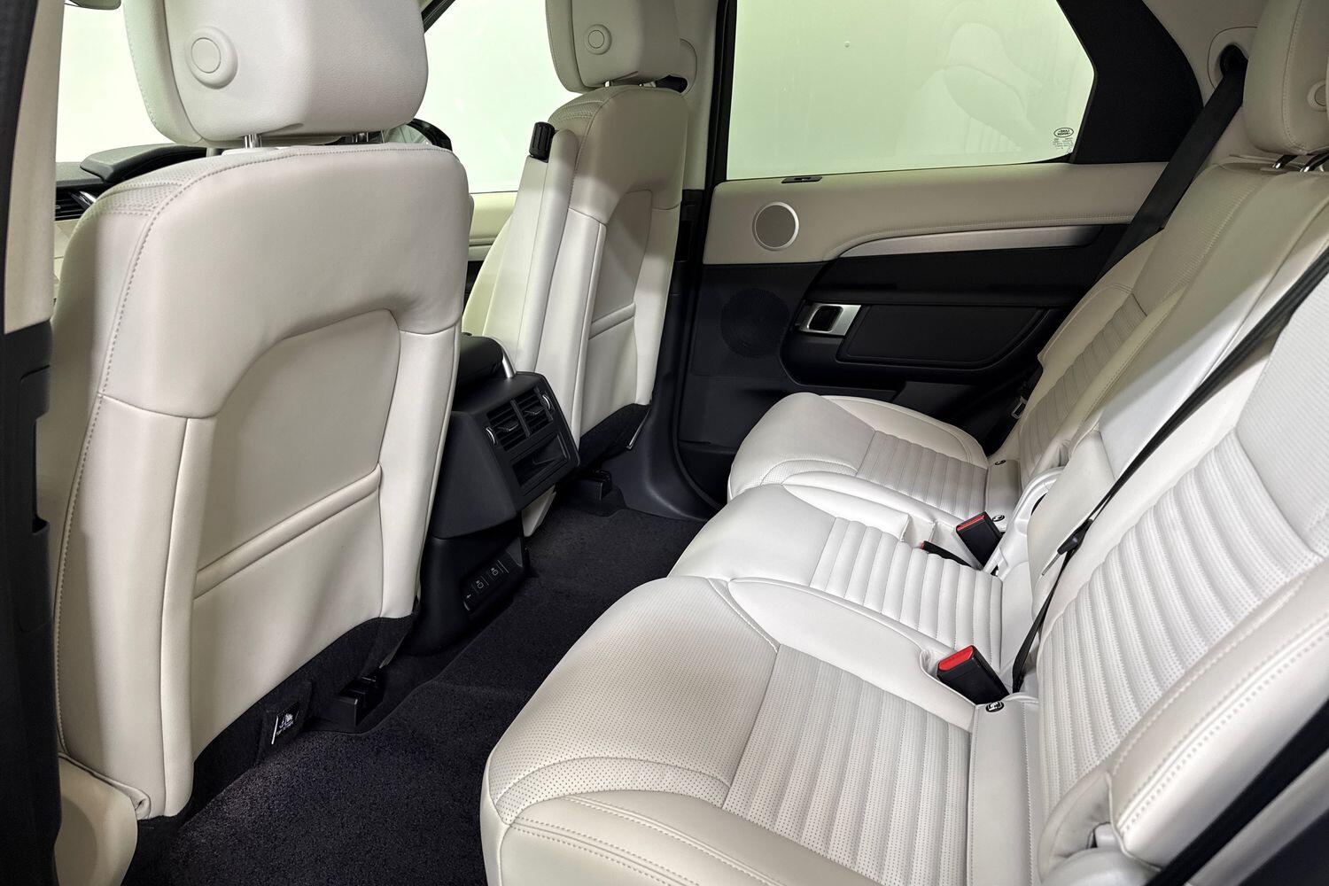 Land Rover Discovery view 16