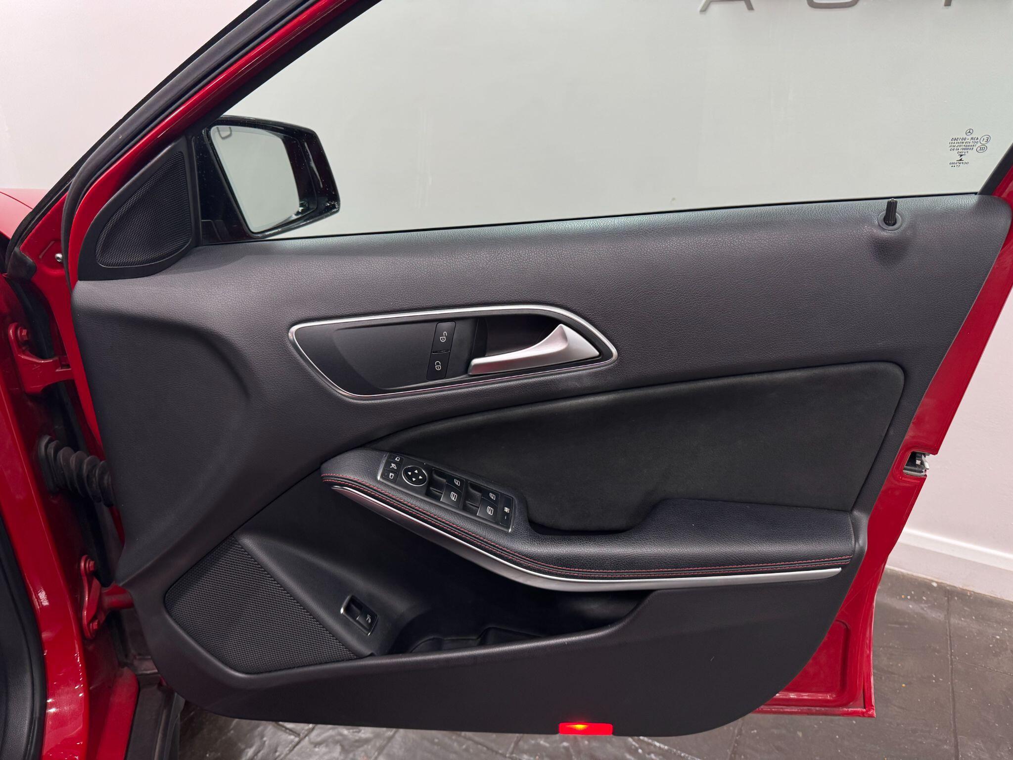 Mercedes-Benz Gla view 27