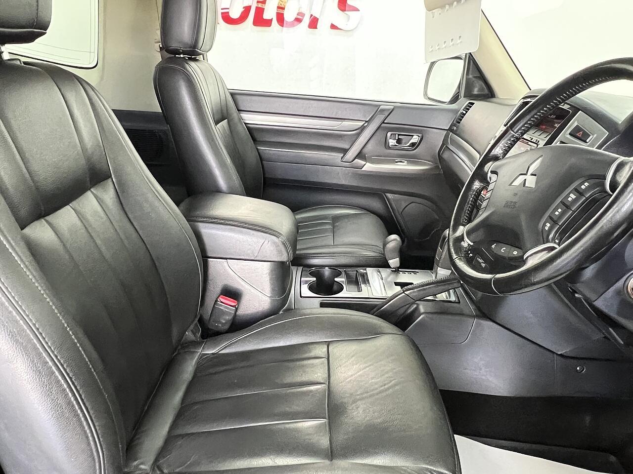 Mitsubishi Shogun view 8