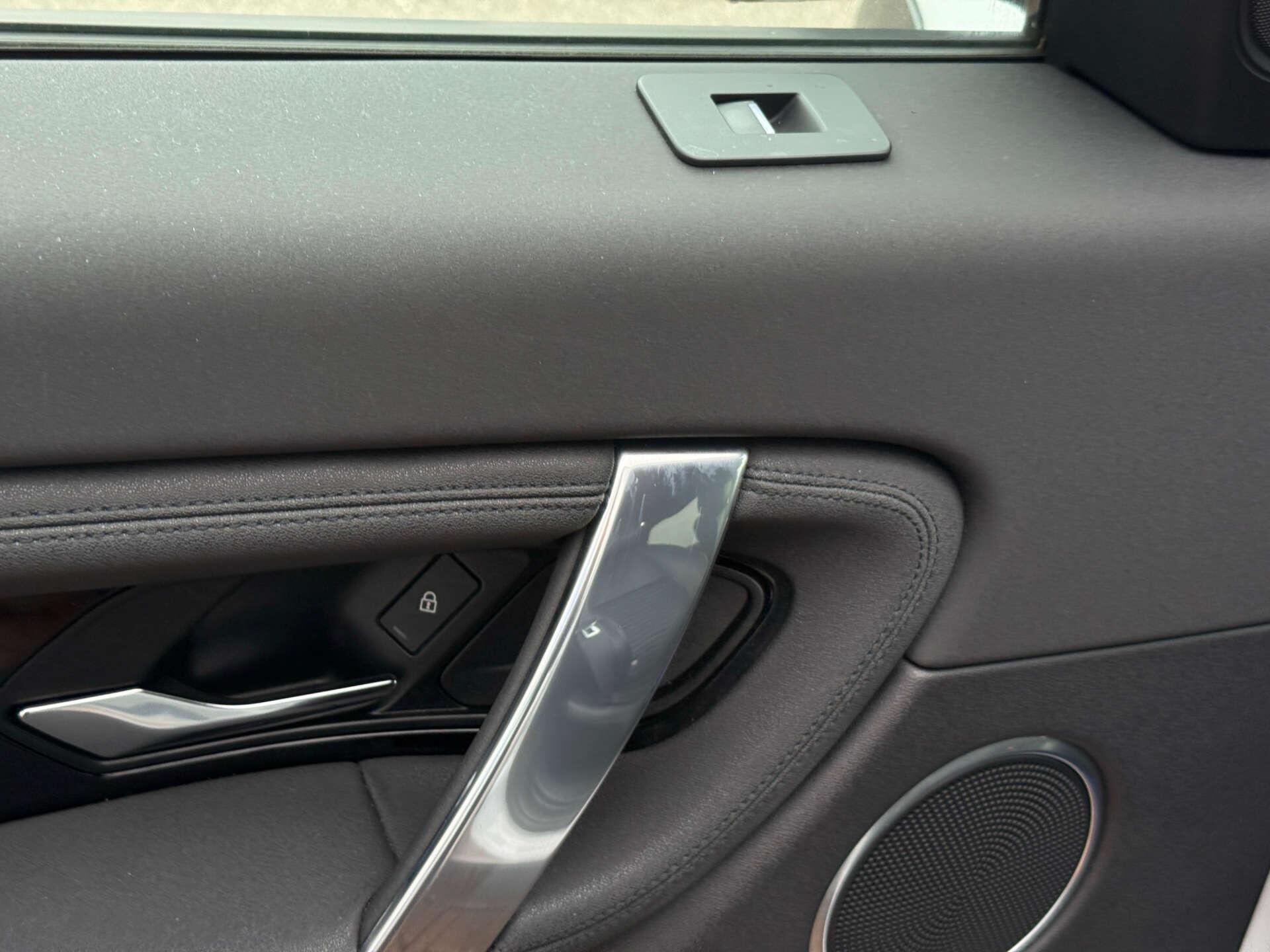 Land Rover Discovery Sport view 44