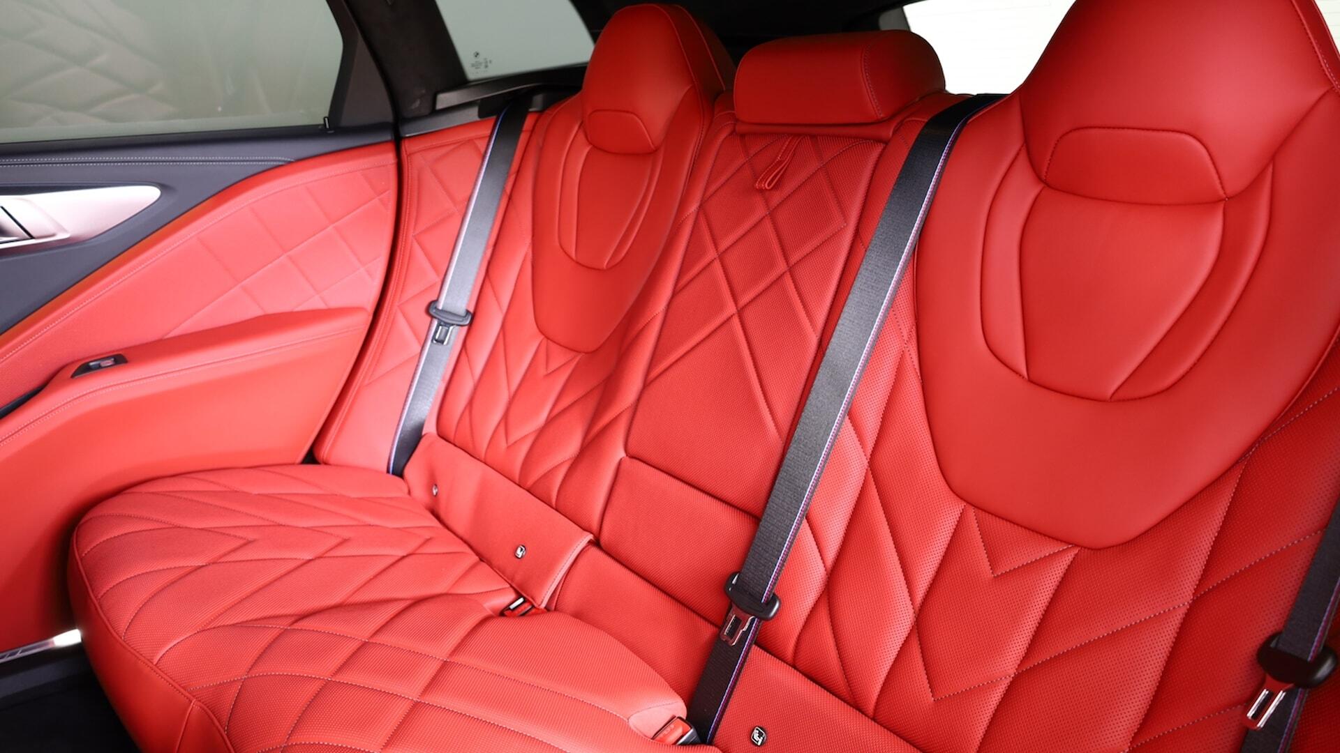 BMW XM view 12