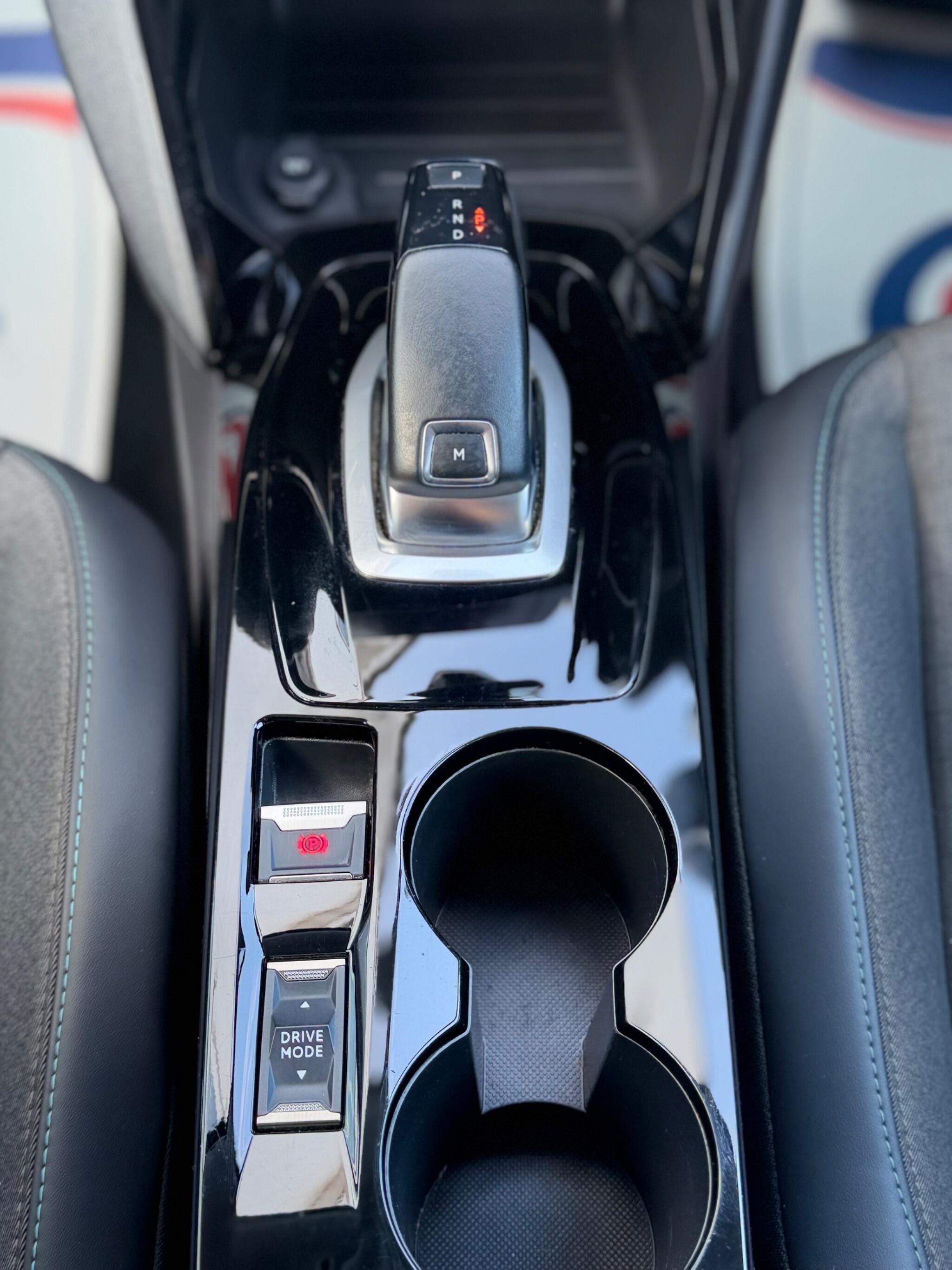 Peugeot 208 view 18