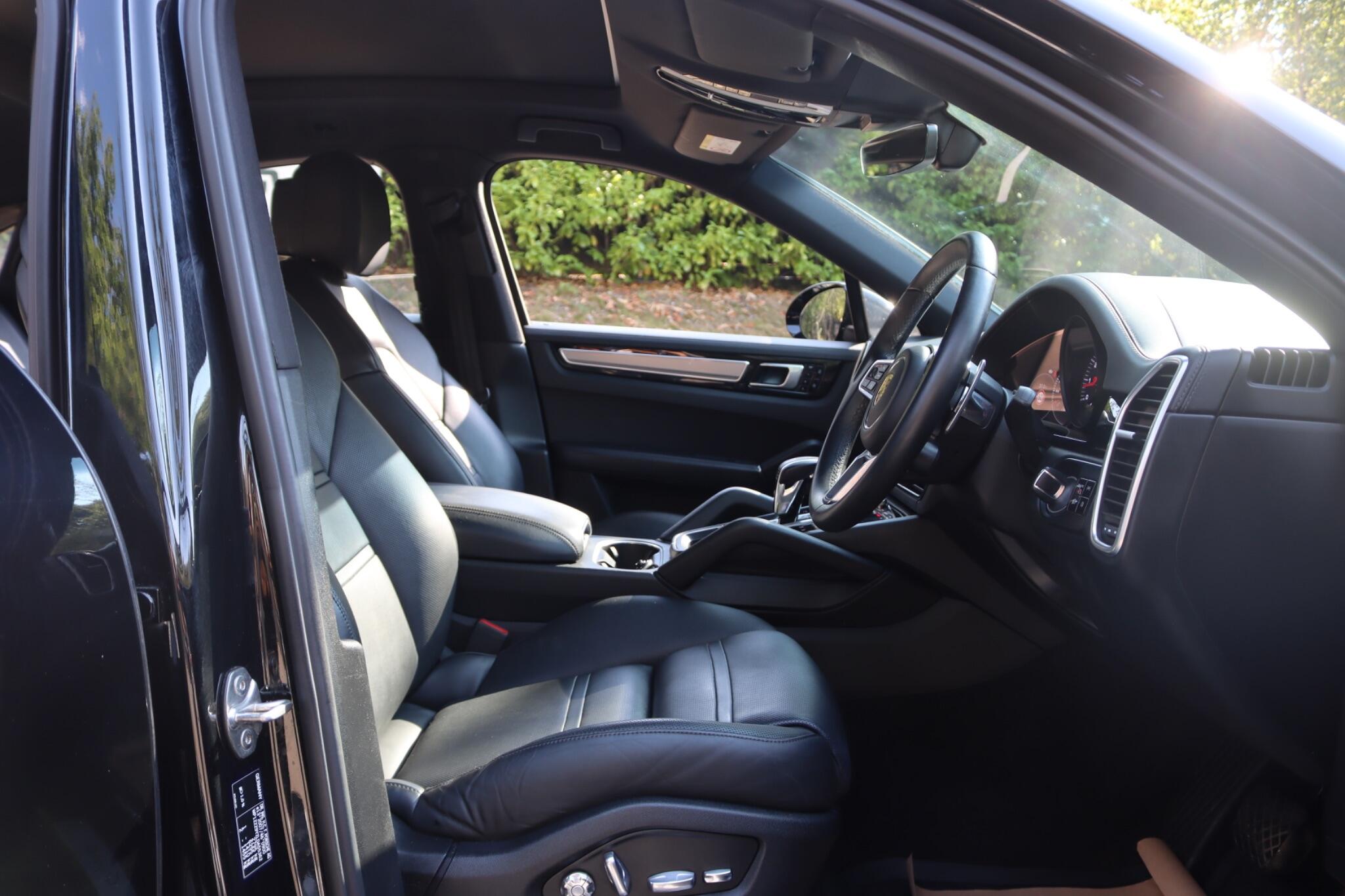 Porsche Cayenne view 13