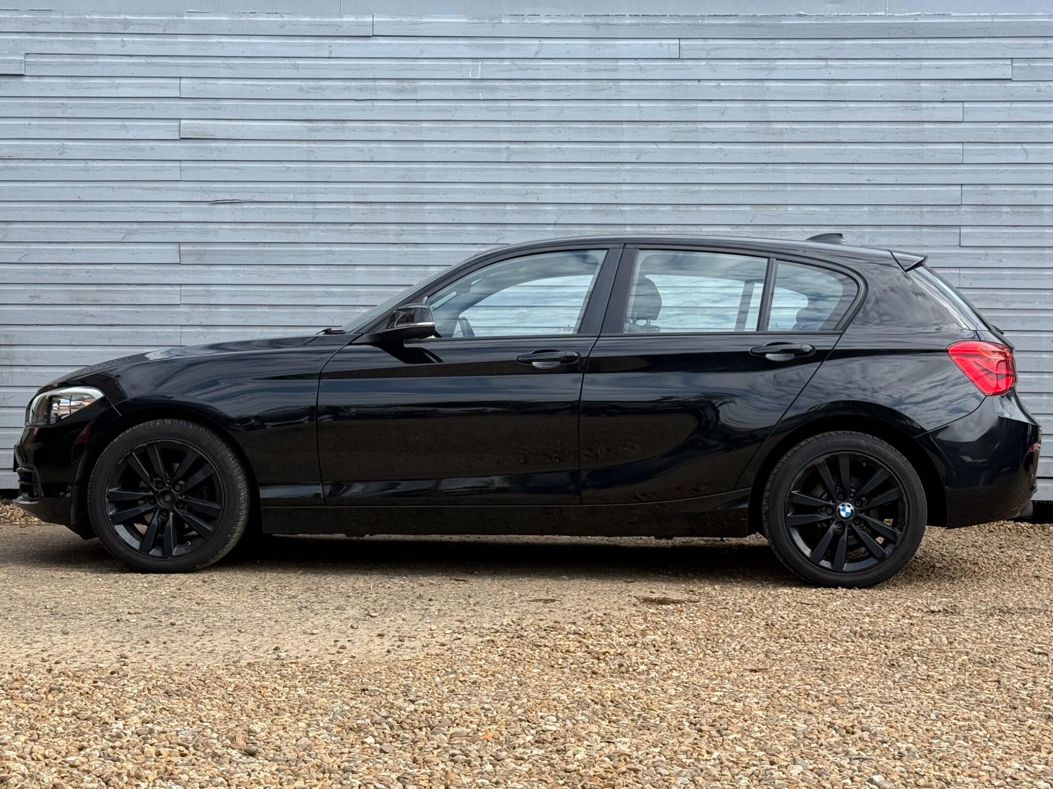 BMW 1 Series view 9