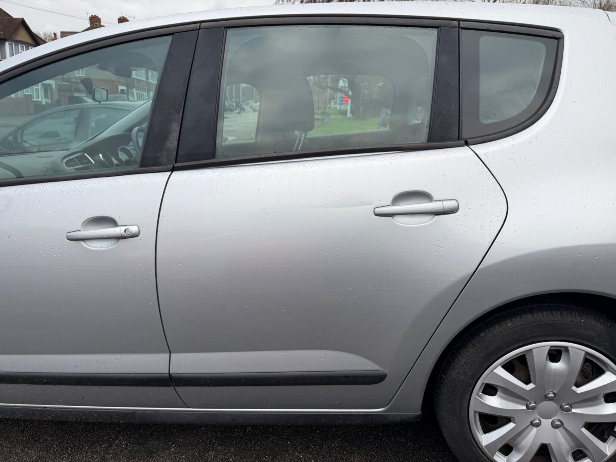 2010 Peugeot 3008 image 7