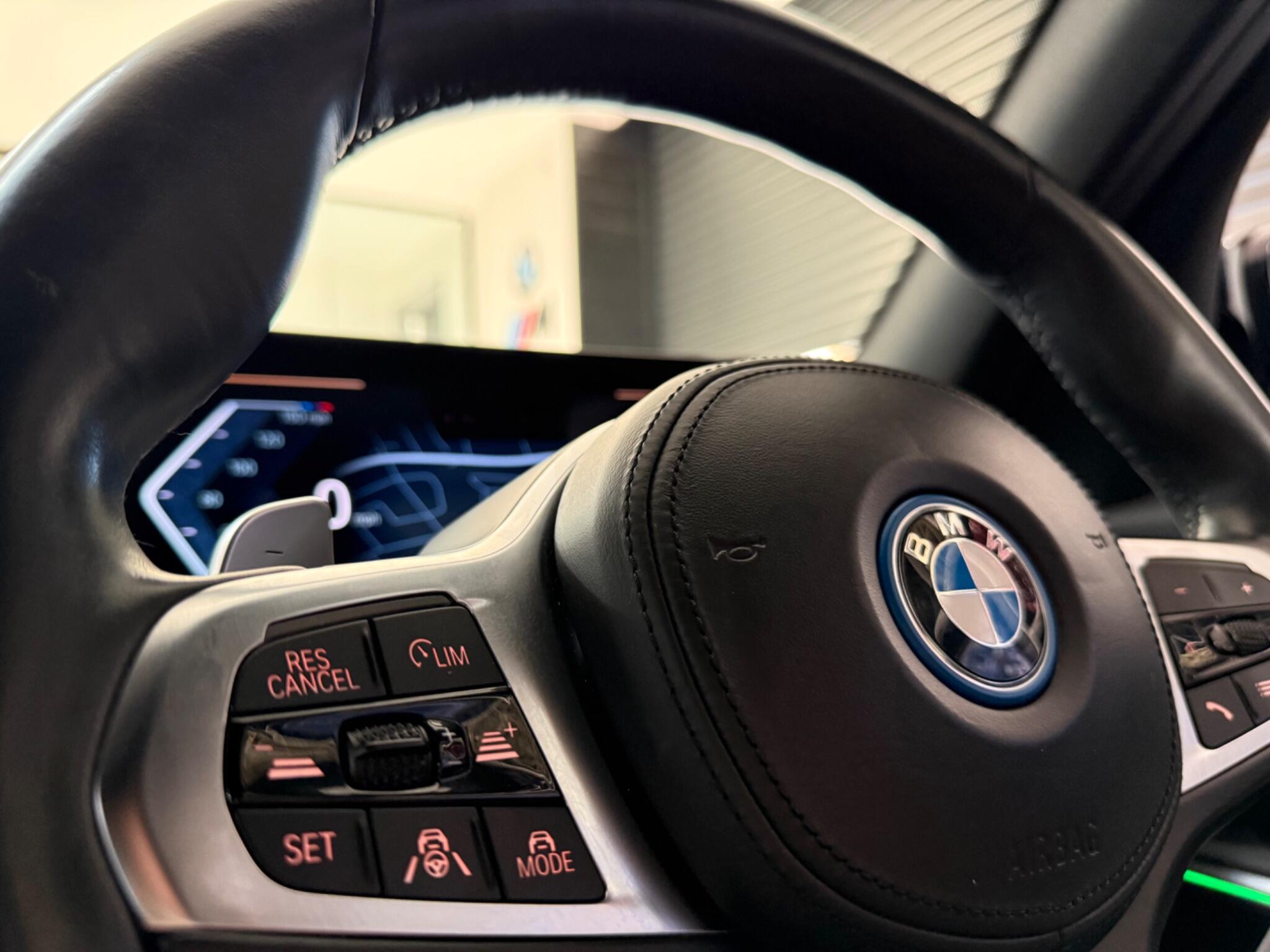 BMW 3 Series view 24