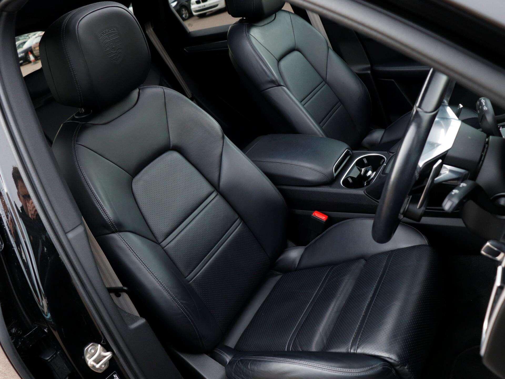 Porsche Cayenne view 25