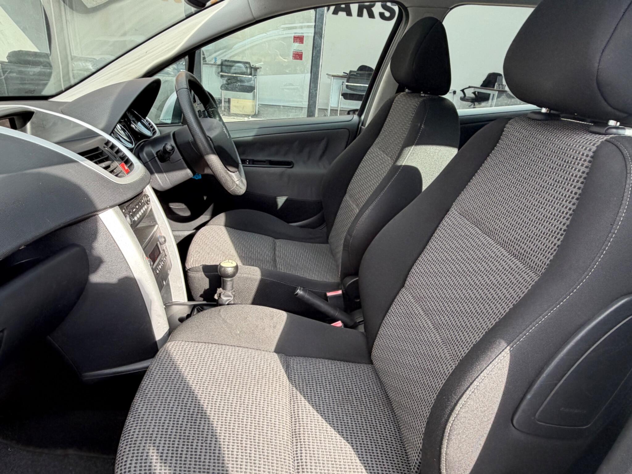 Peugeot 207 view 15