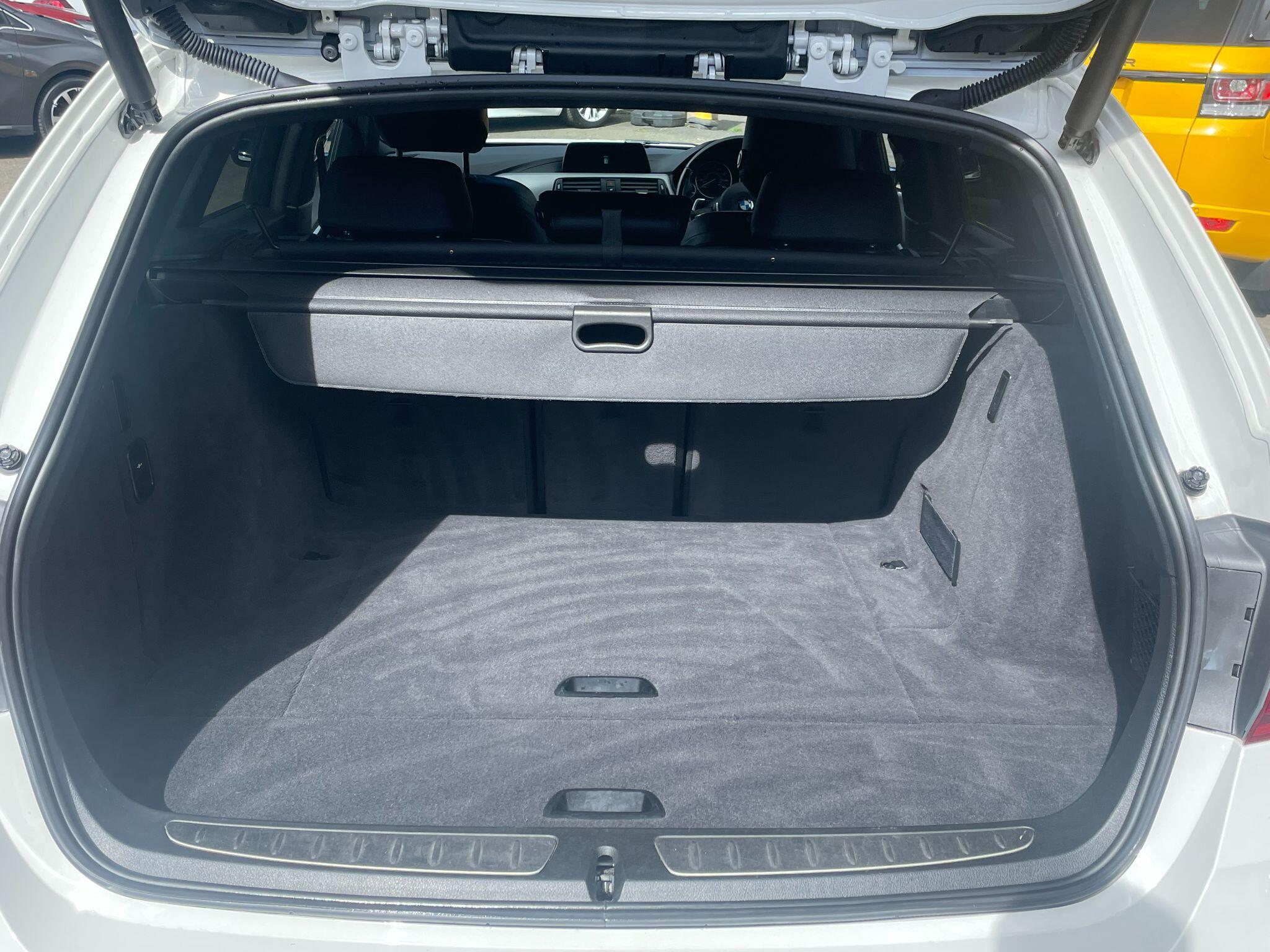 BMW 3 Series view 21