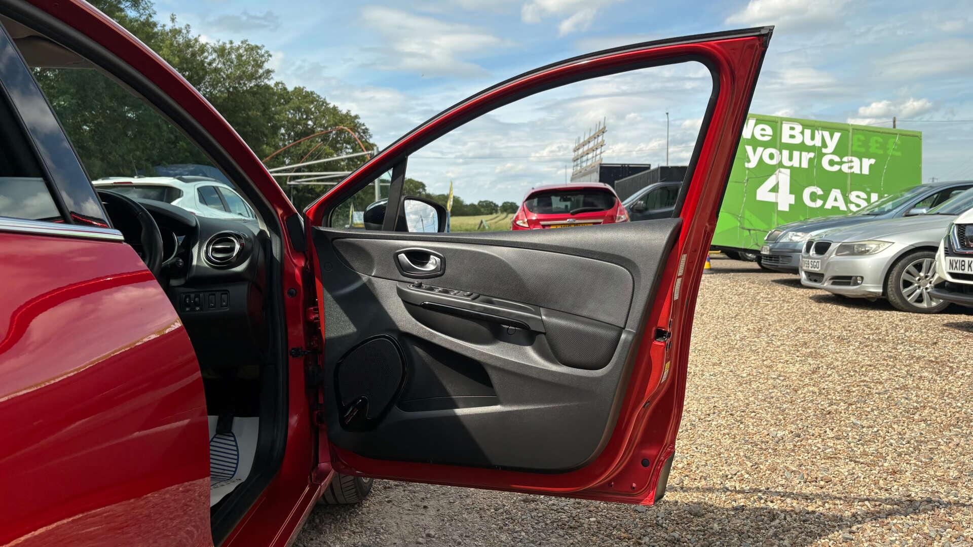 Renault Clio view 39