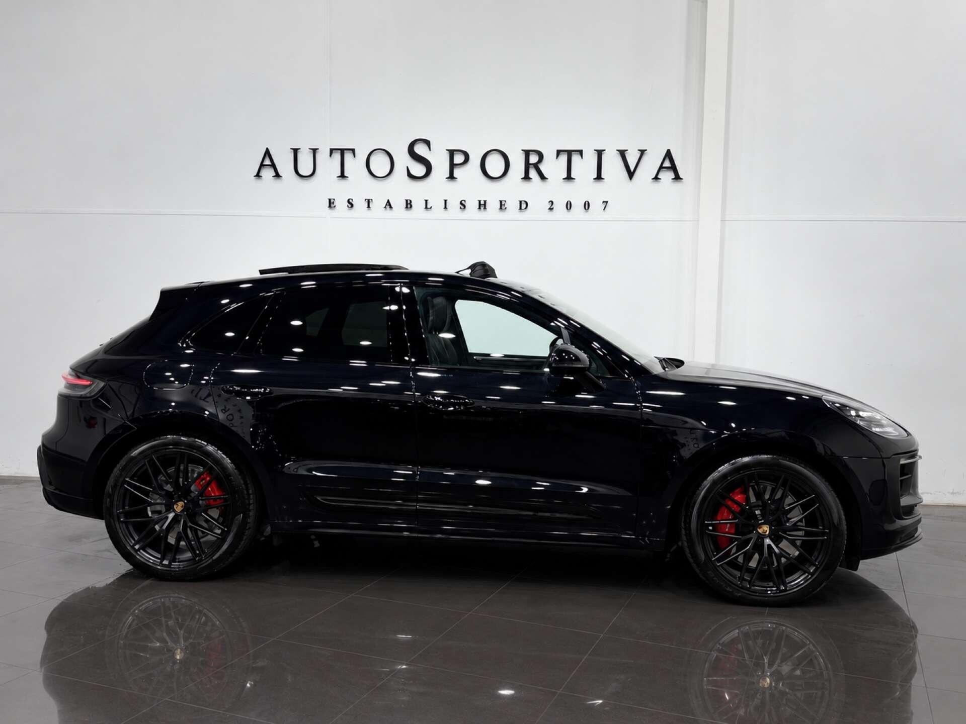 Porsche Macan view 3