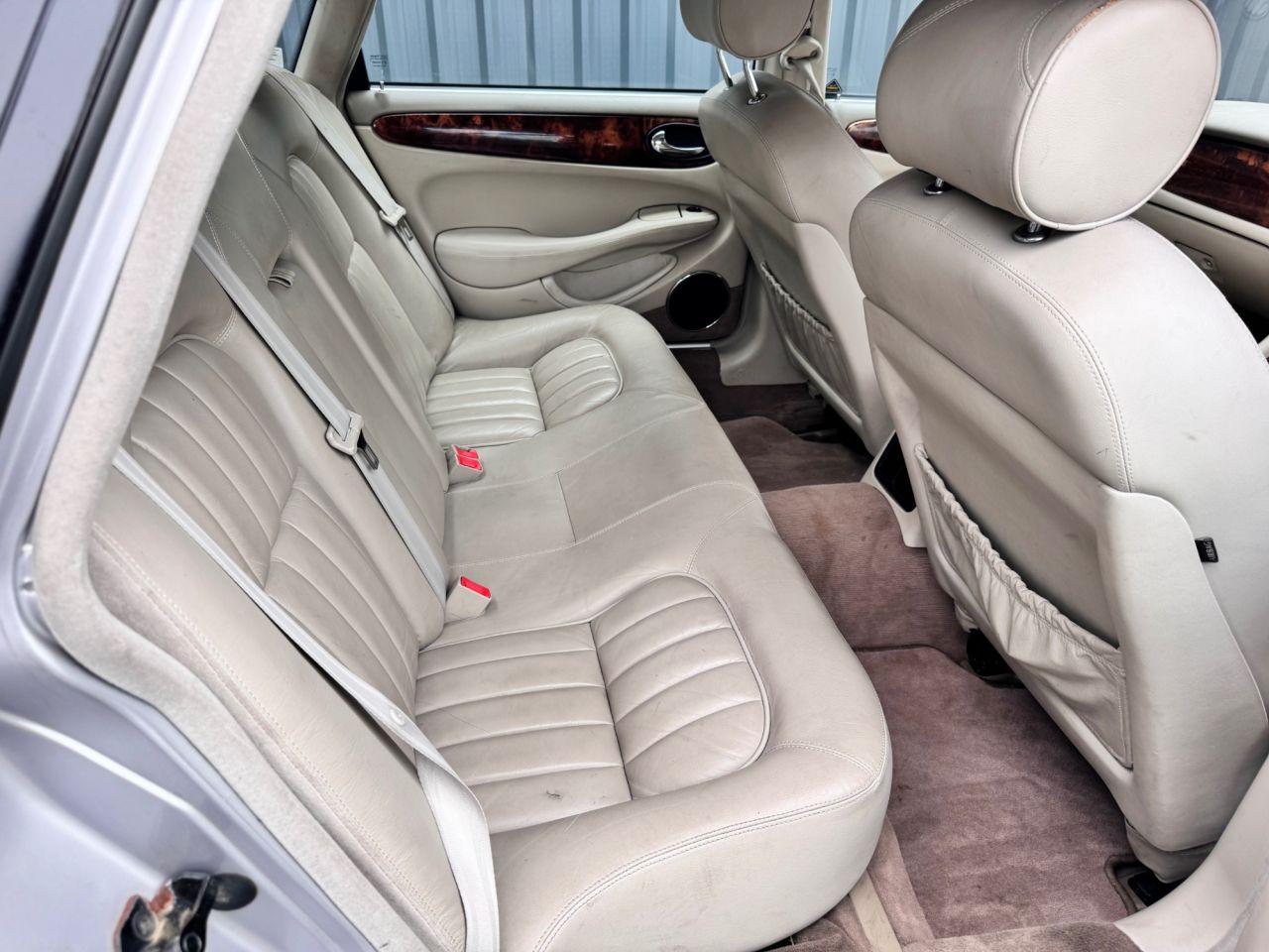Jaguar XJ view 22