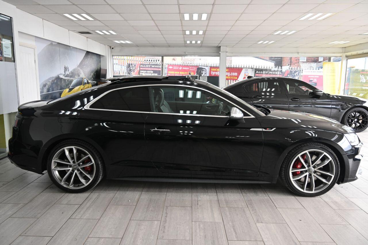 Audi S5 view 3