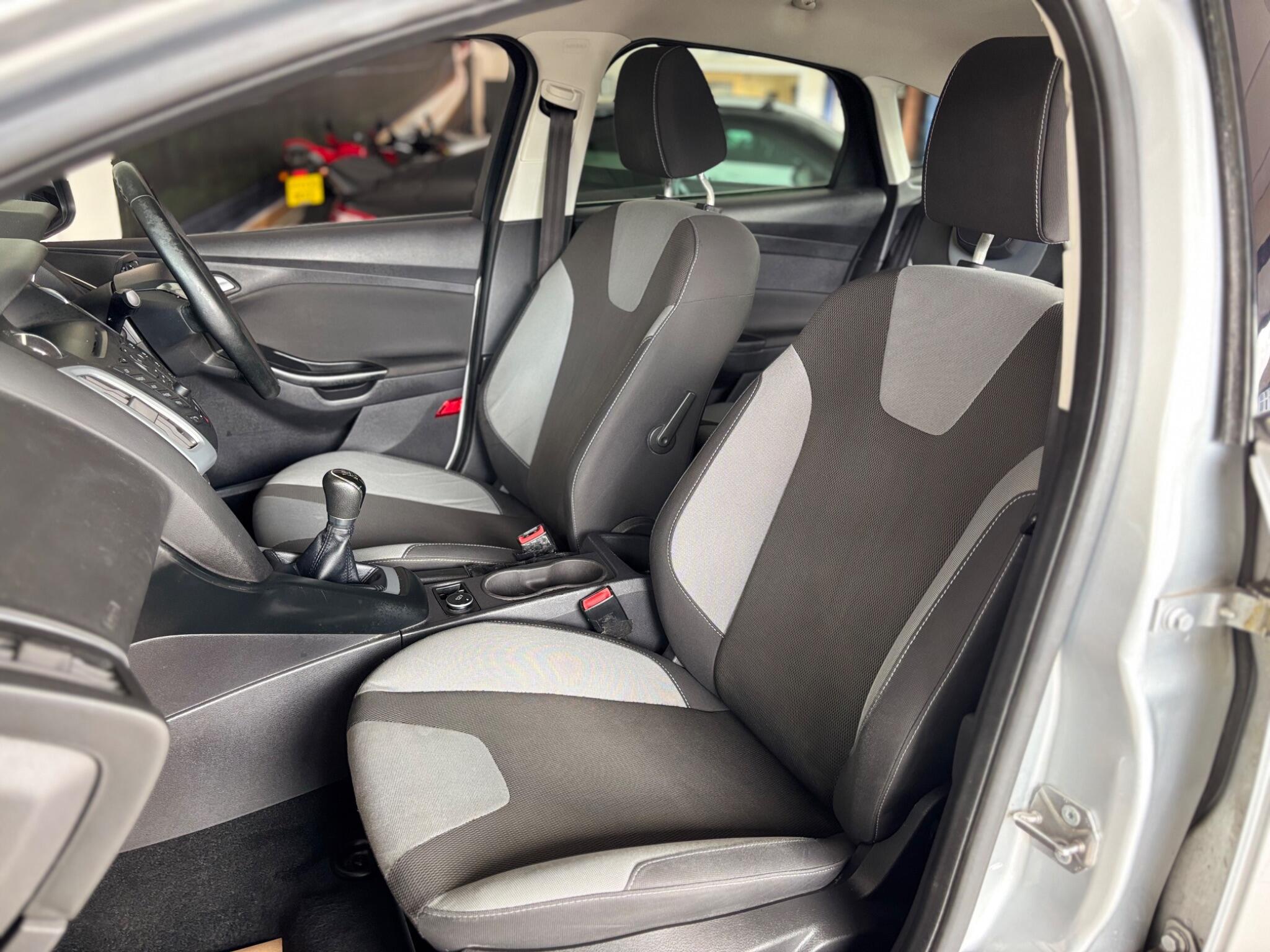 Ford Focus view 21