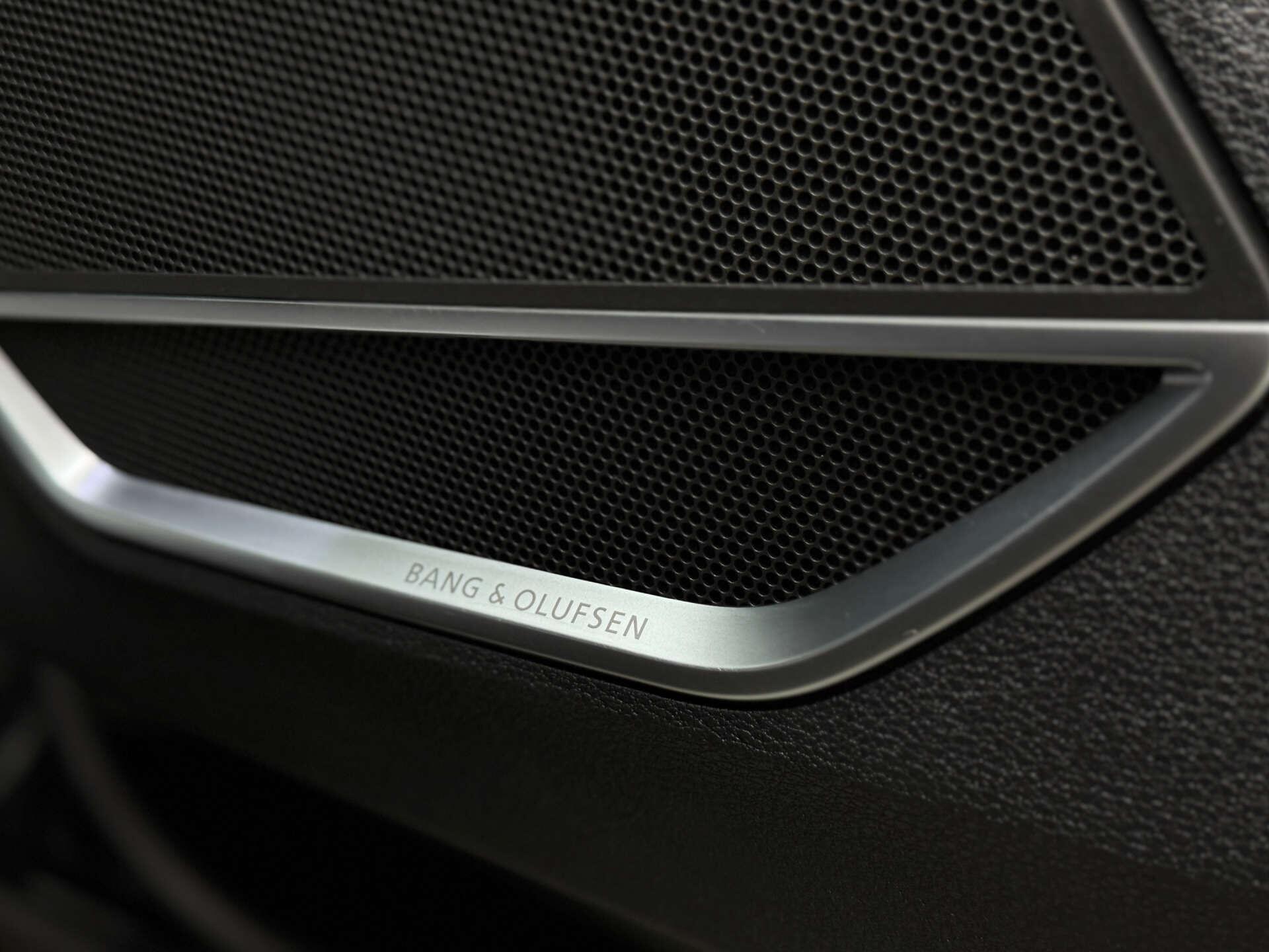 Audi RS Q3 view 23