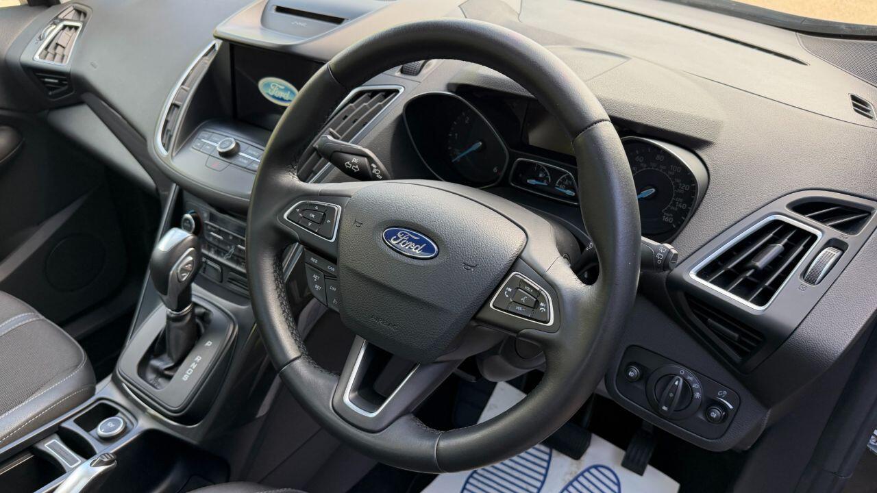 Ford C-Max view 16