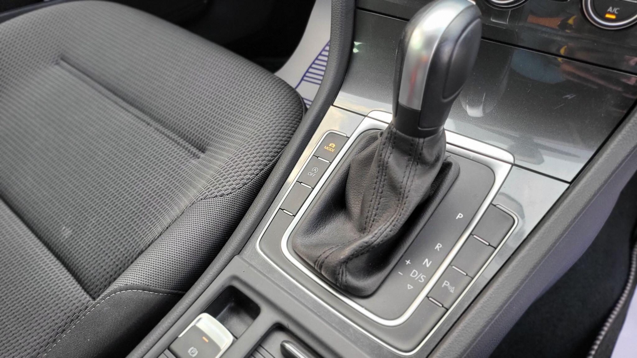 Volkswagen Golf view 14