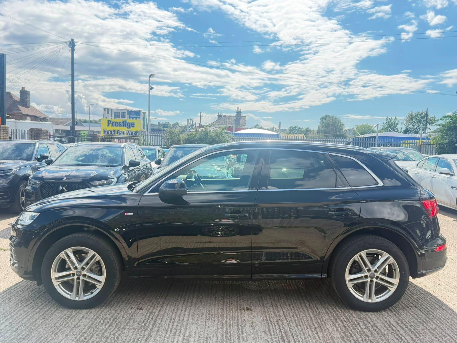 Audi Q5 view 5