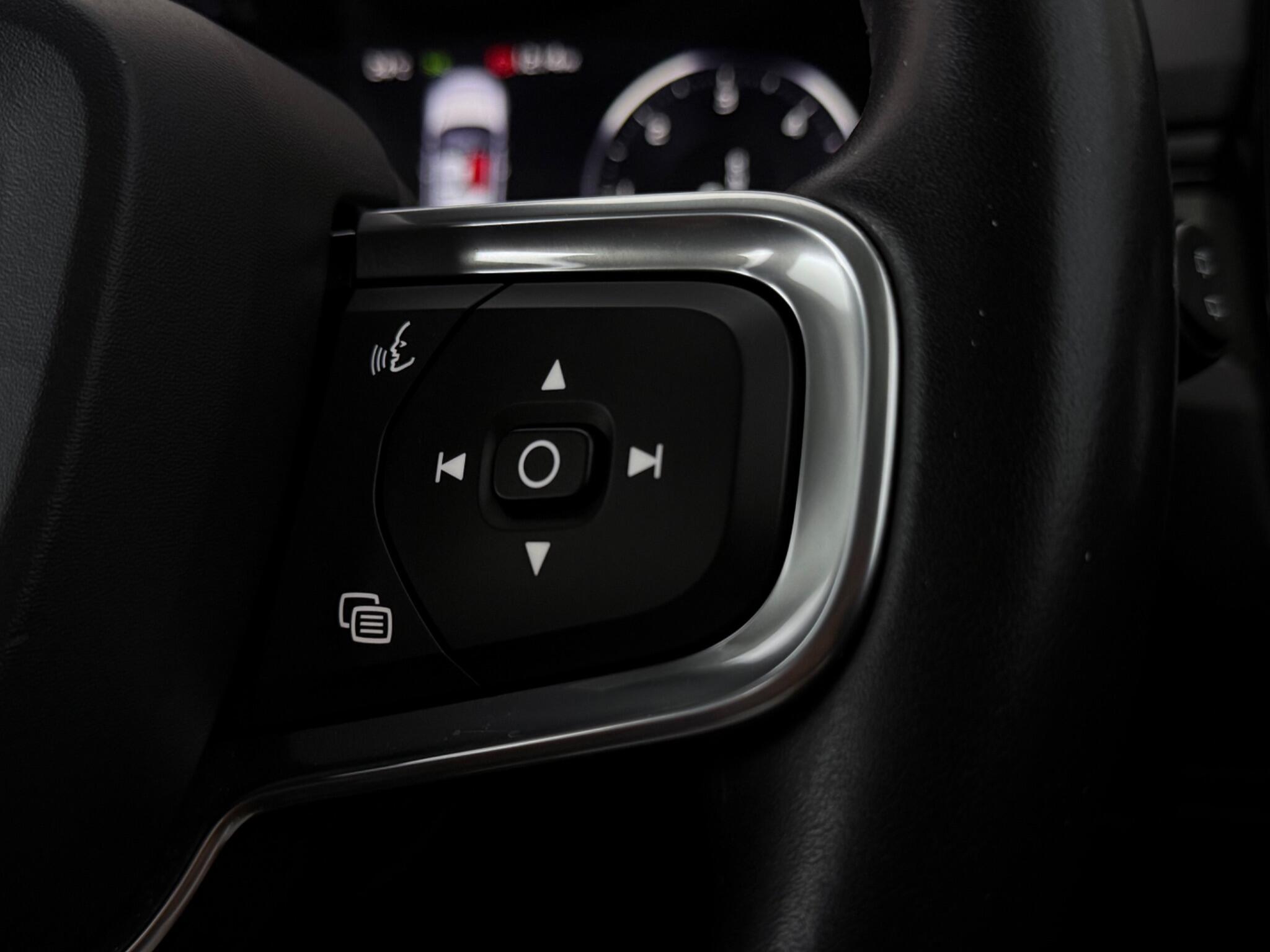 Volvo XC40 view 17