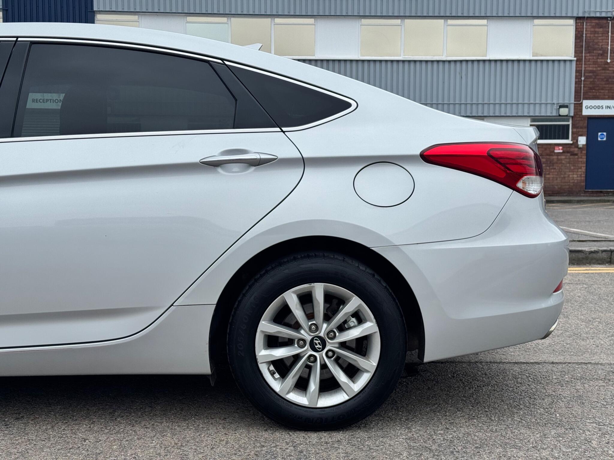 Hyundai i40 view 30