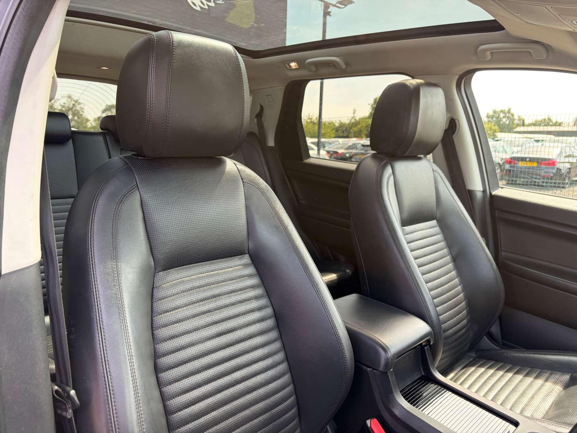 Land Rover Discovery Sport view 38