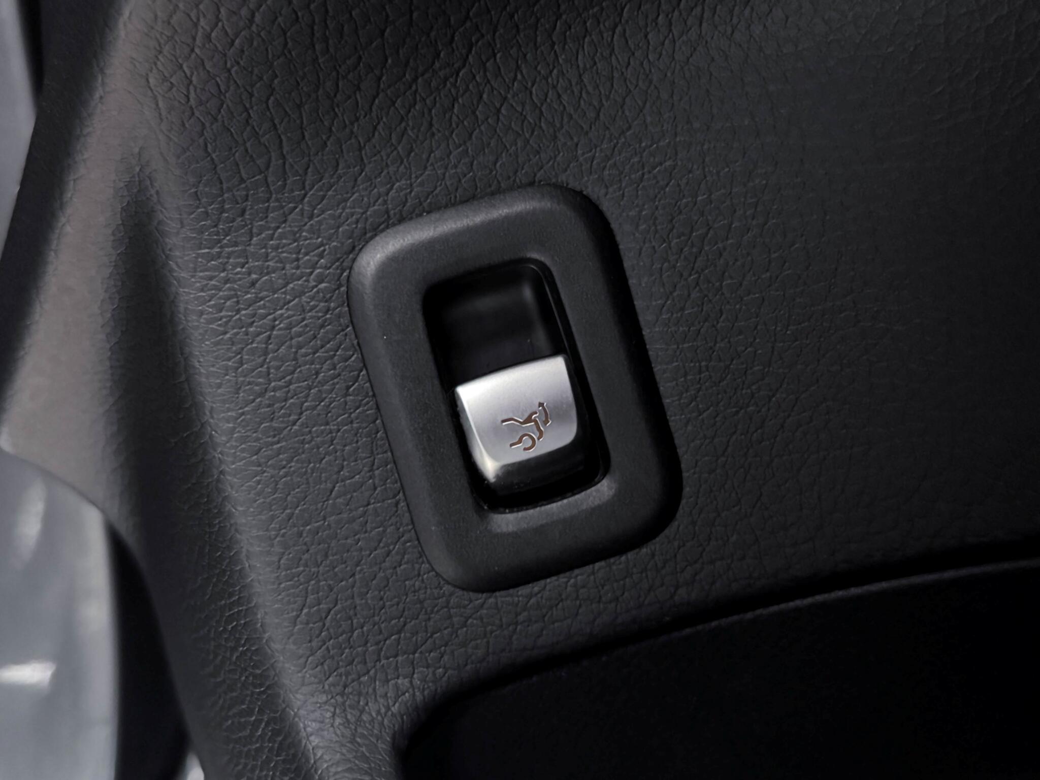 Mercedes-Benz GLC view 30