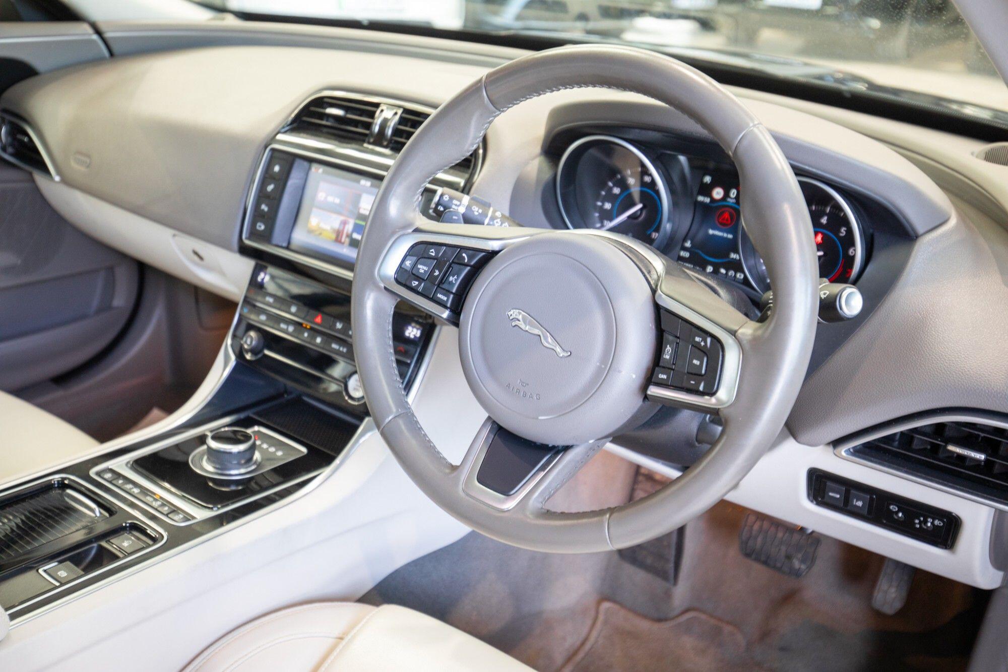 Jaguar Xe view 2